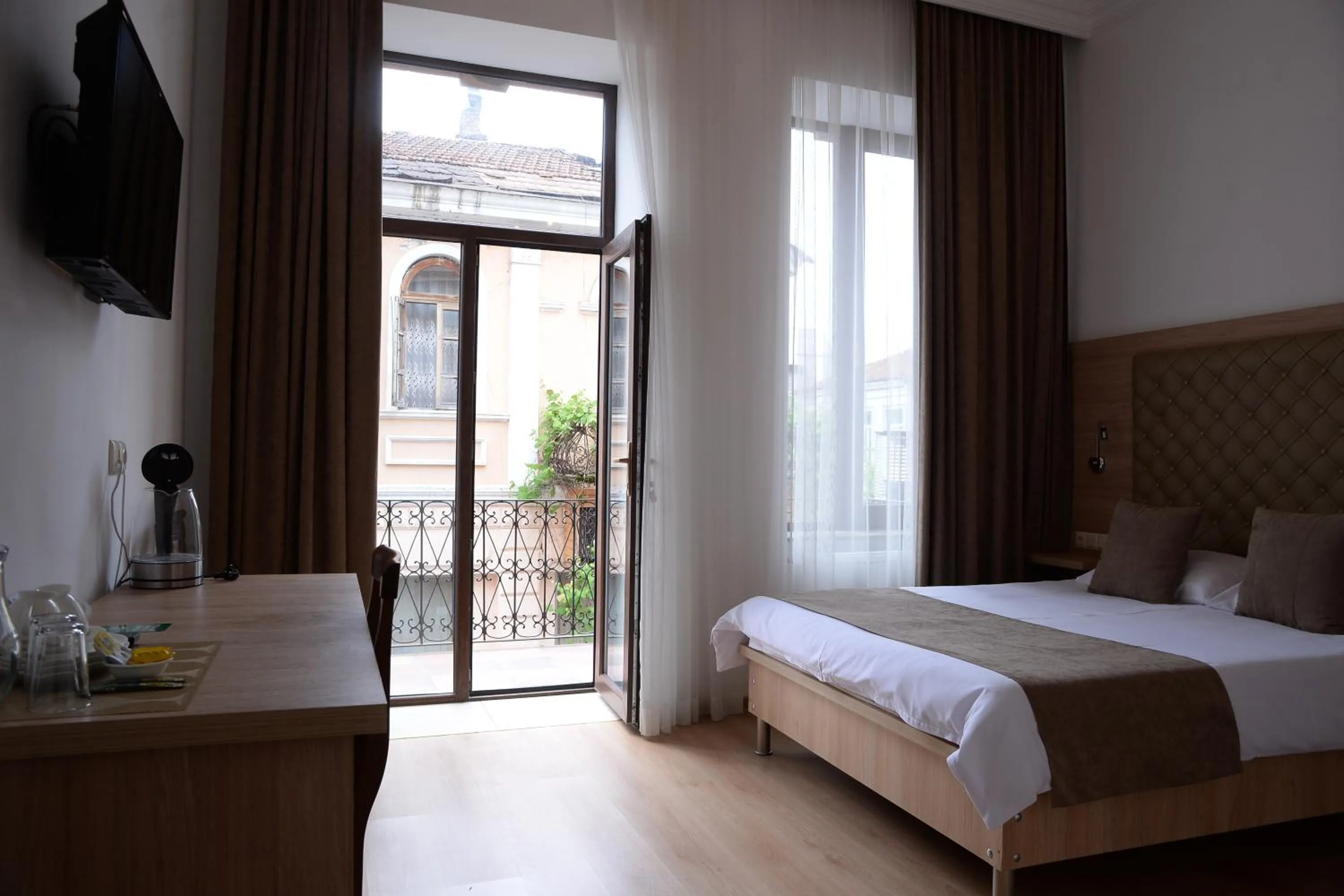 Deluxe Double Room with Balcony - single occupancy in Hotel Varios