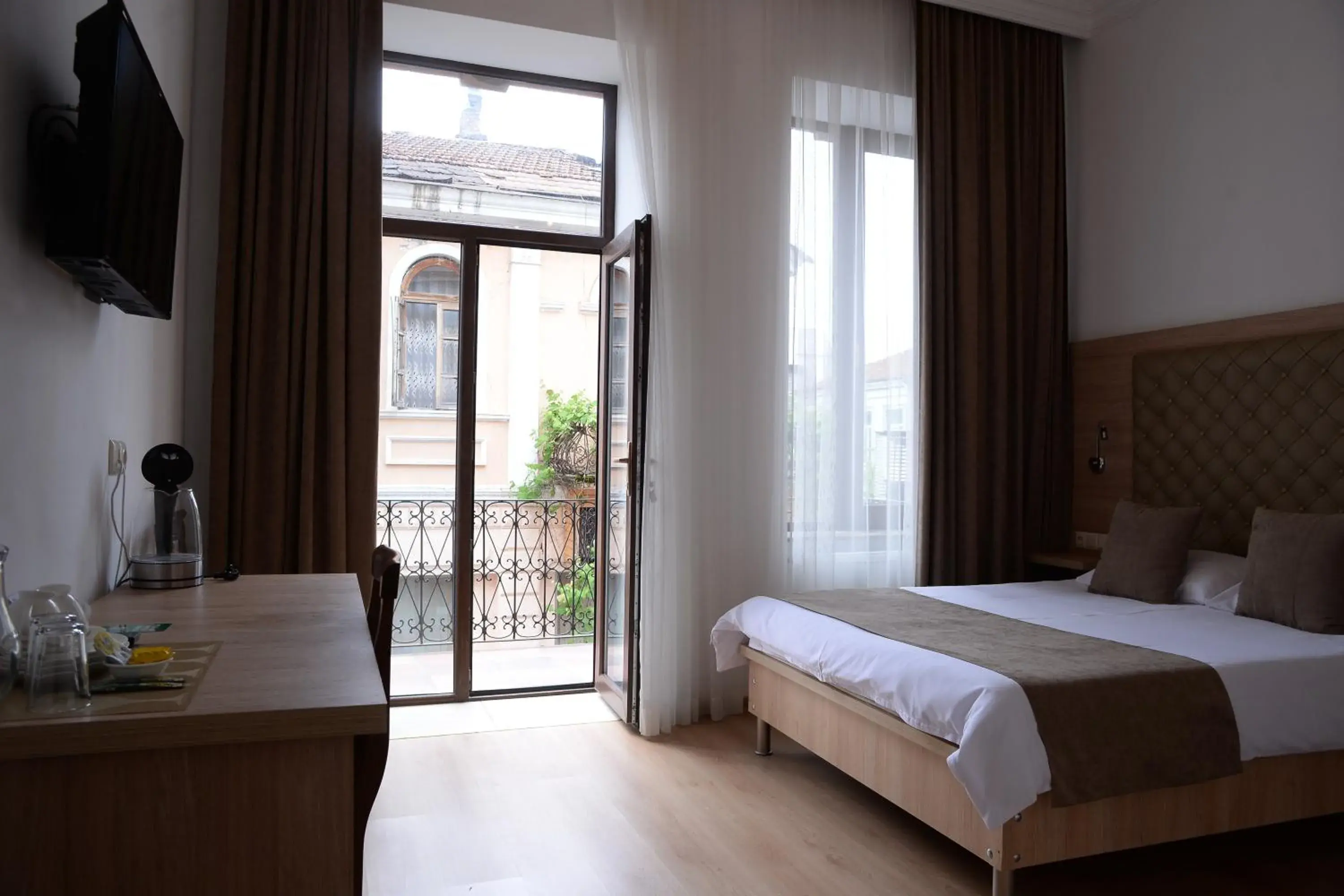 Deluxe Double Room with Balcony - single occupancy in Hotel Varios Deluxe Double Room with Balcony - single occupancy in Hotel Varios