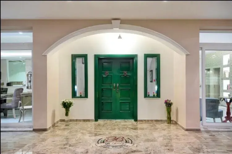 Facade/entrance in B. Equine Range Hotel Facade/entrance in B. Equine Range Hotel