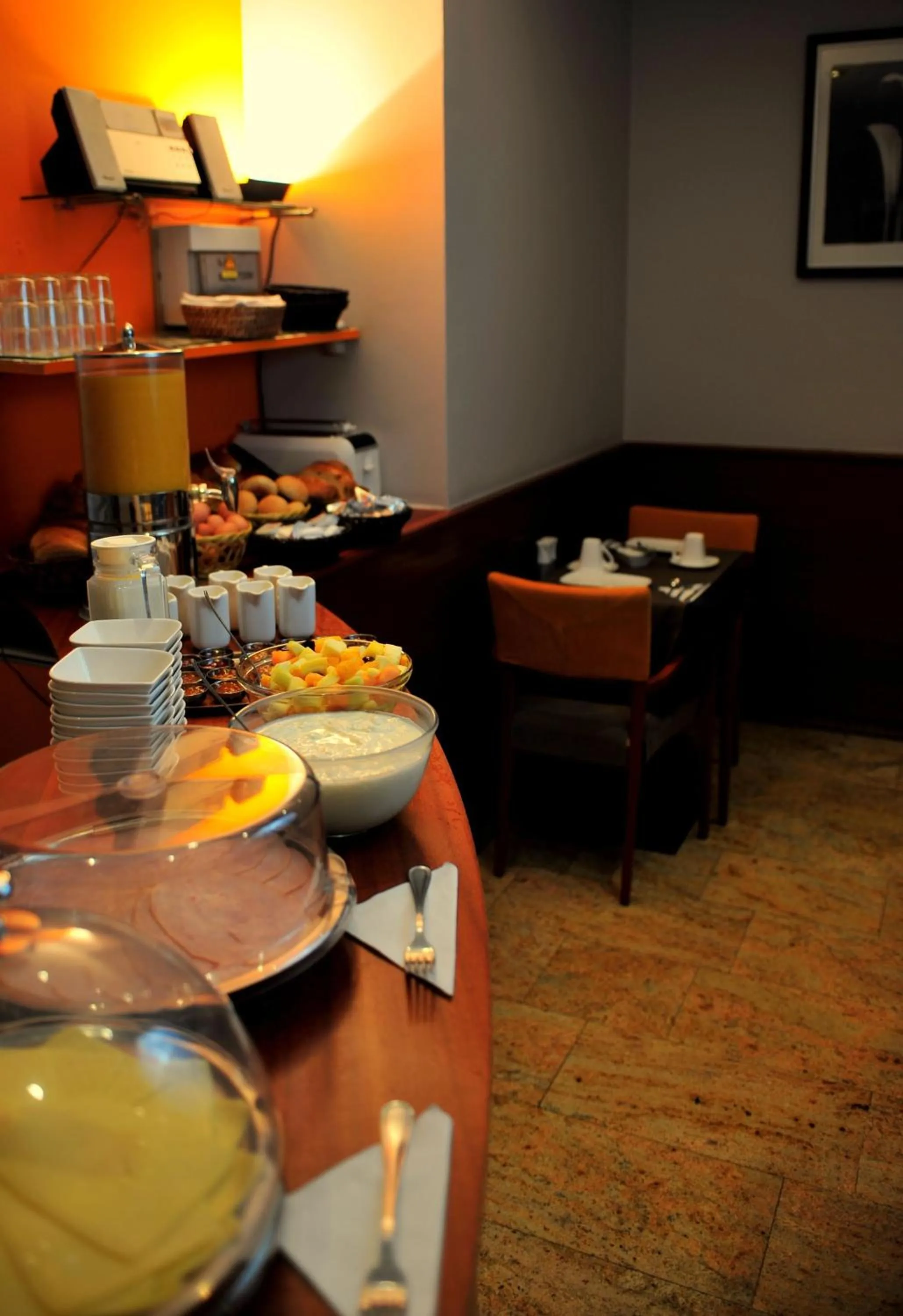 Restaurant/places to eat in Hotel Agenda Louise