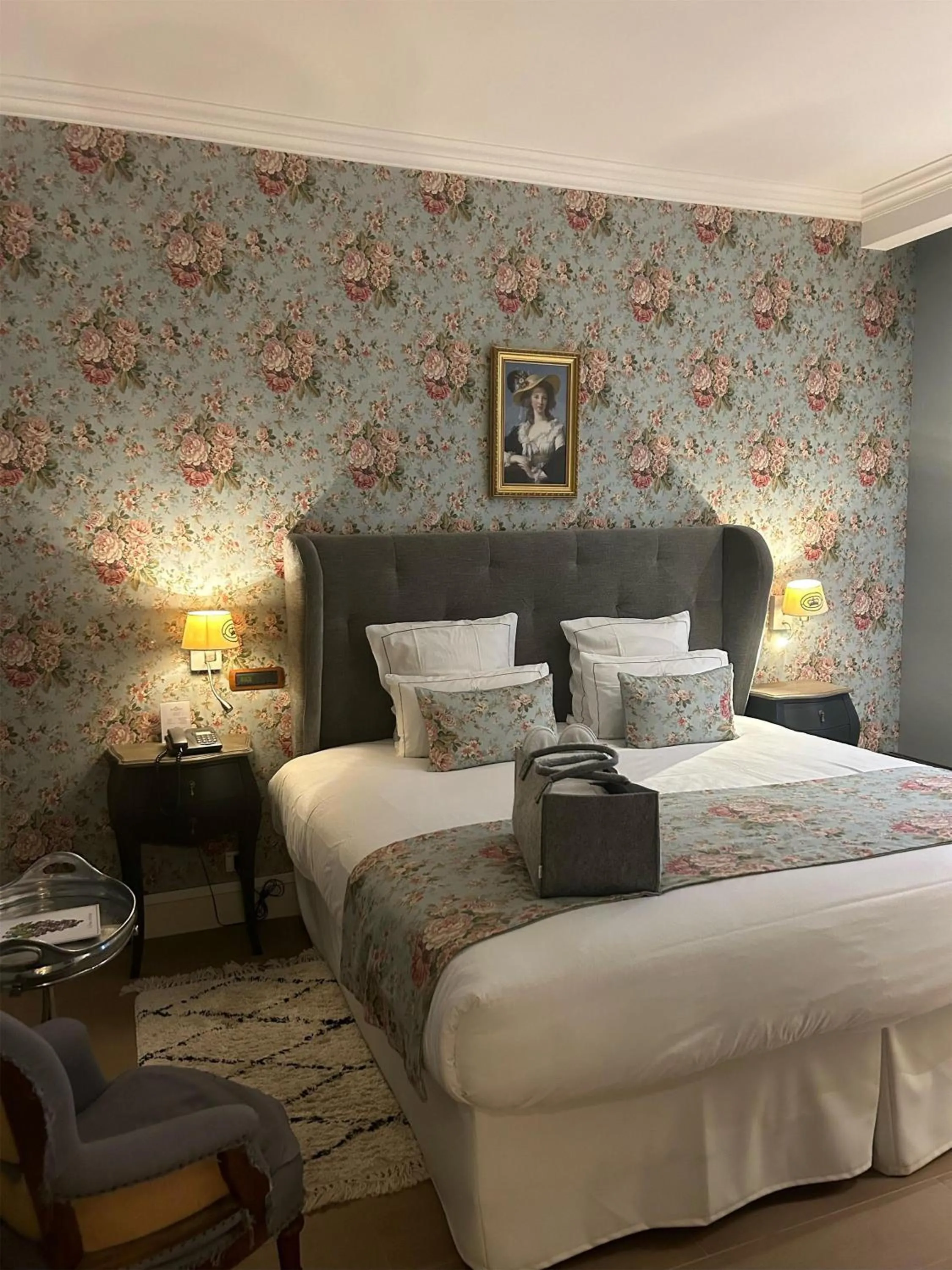 Bedroom, Bed in Hotel & Spa Le Grand Monarque, BW Premier Collection