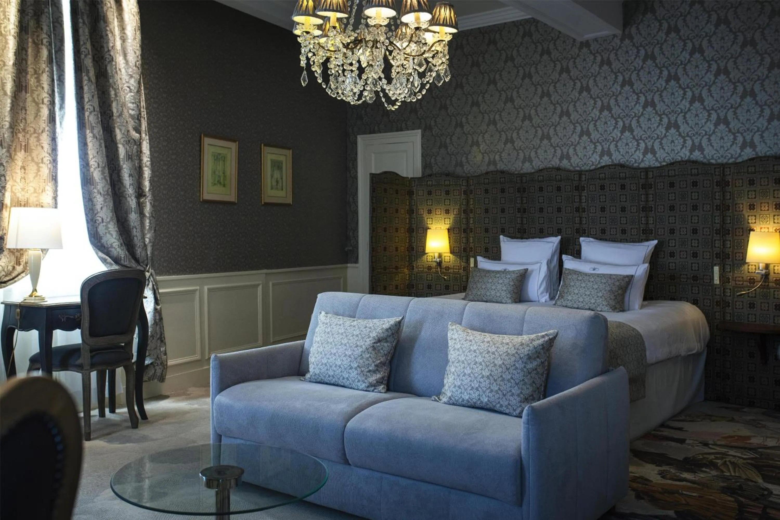 Bedroom, Bed in Hotel & Spa Le Grand Monarque, BW Premier Collection
