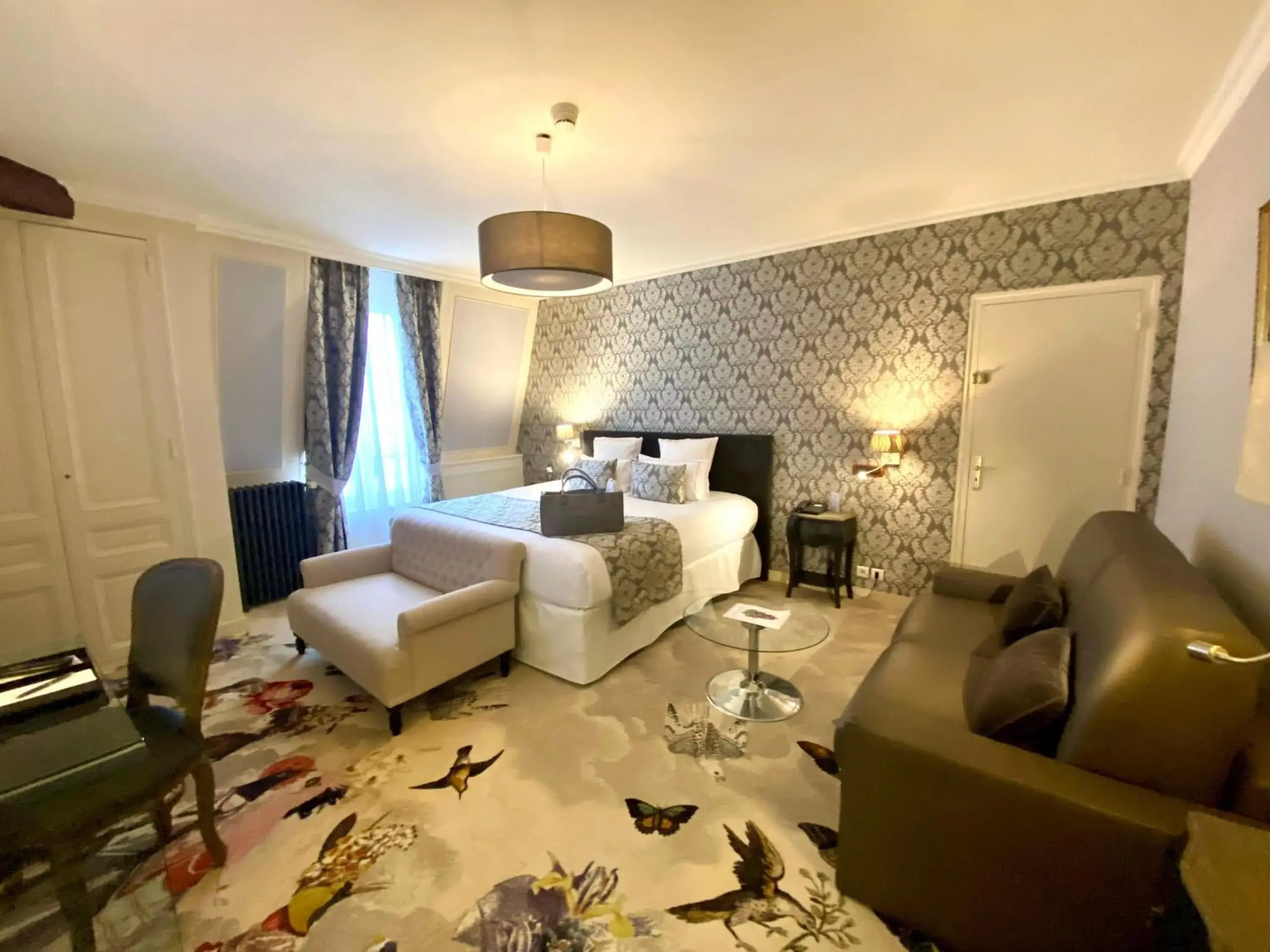 Bedroom, Bed in Hotel & Spa Le Grand Monarque, BW Premier Collection Bedroom, Bed in Hotel & Spa Le Grand Monarque, BW Premier Collection