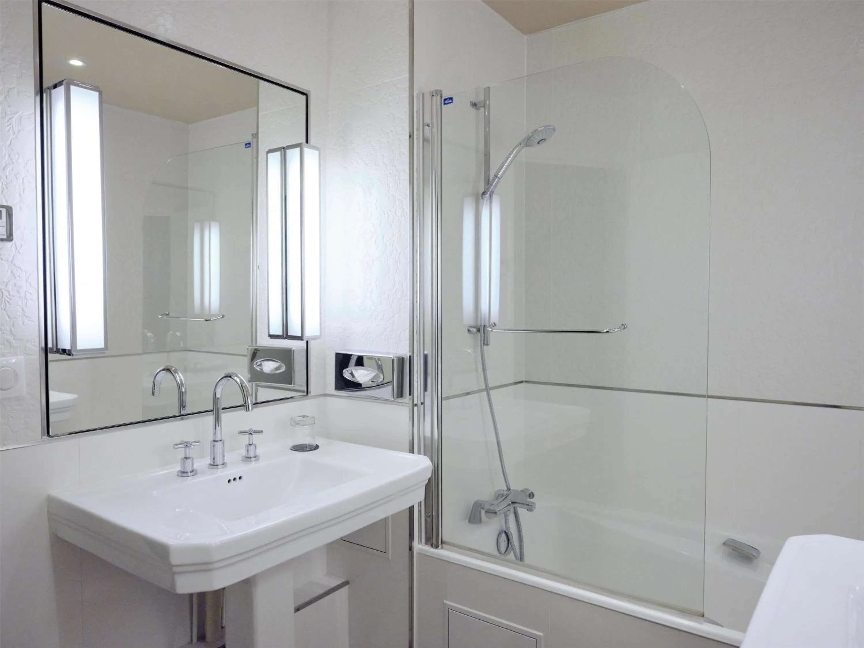 Bathroom in Hotel & Spa Le Grand Monarque, BW Premier Collection