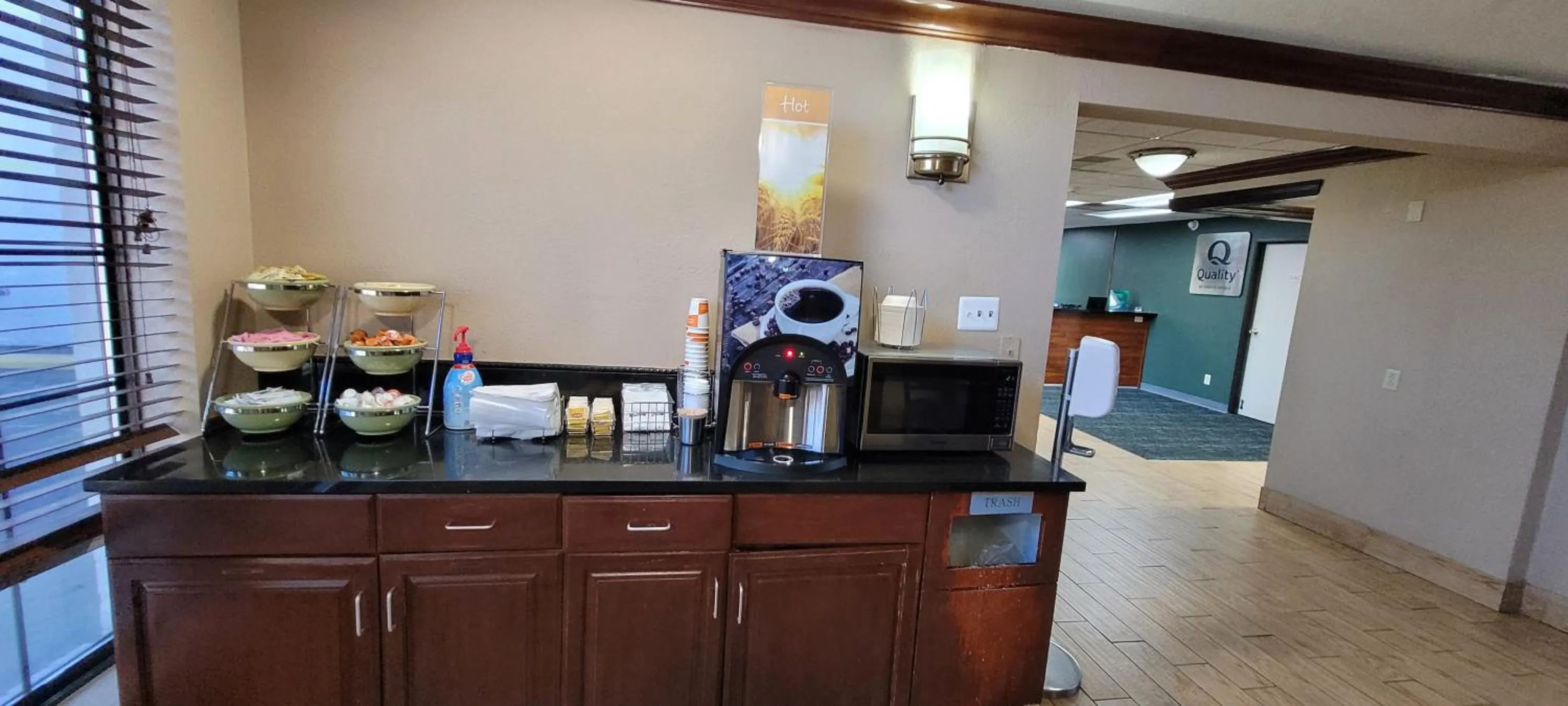 Buffet breakfast in Quality Inn & Suites Columbia I-70