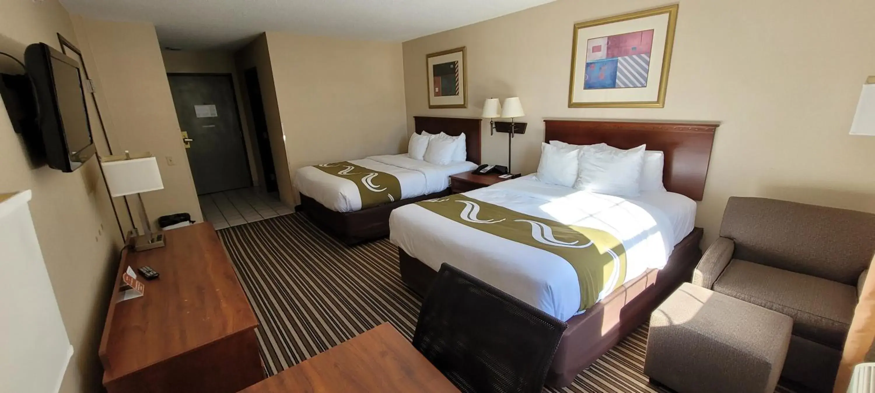 Bed in Quality Inn & Suites Columbia I-70 Bed in Quality Inn & Suites Columbia I-70