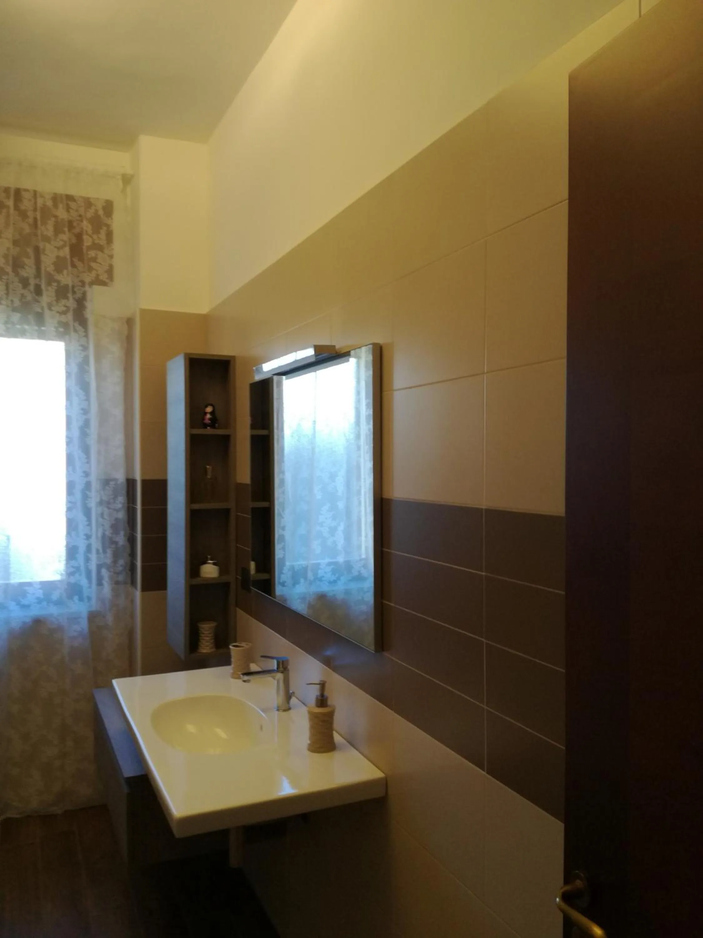 Bathroom in B&B Amina