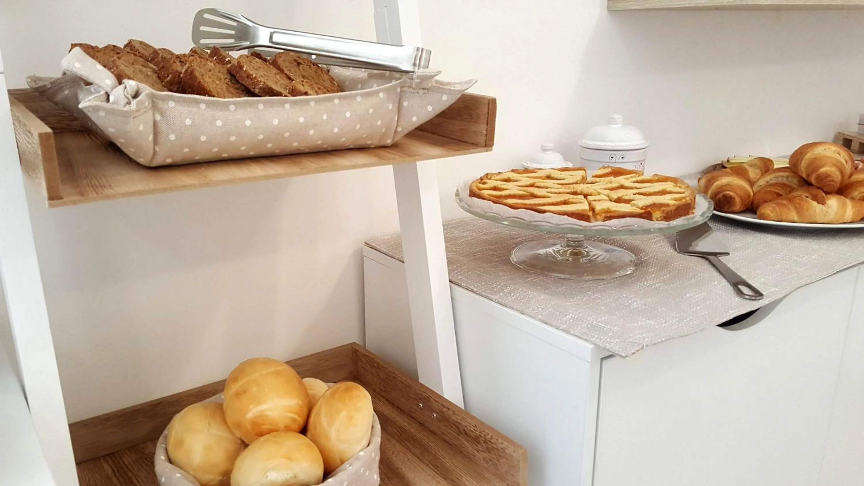 Food and drinks in 14 B&B