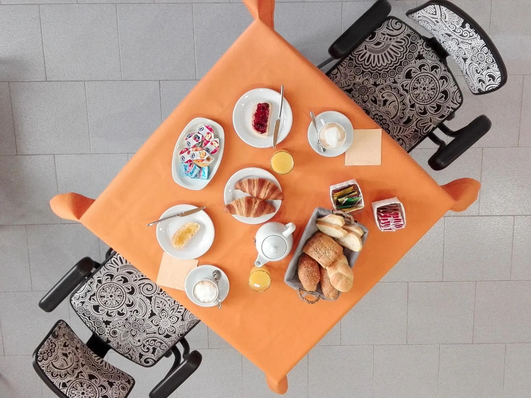 Italian breakfast in 14 B&B