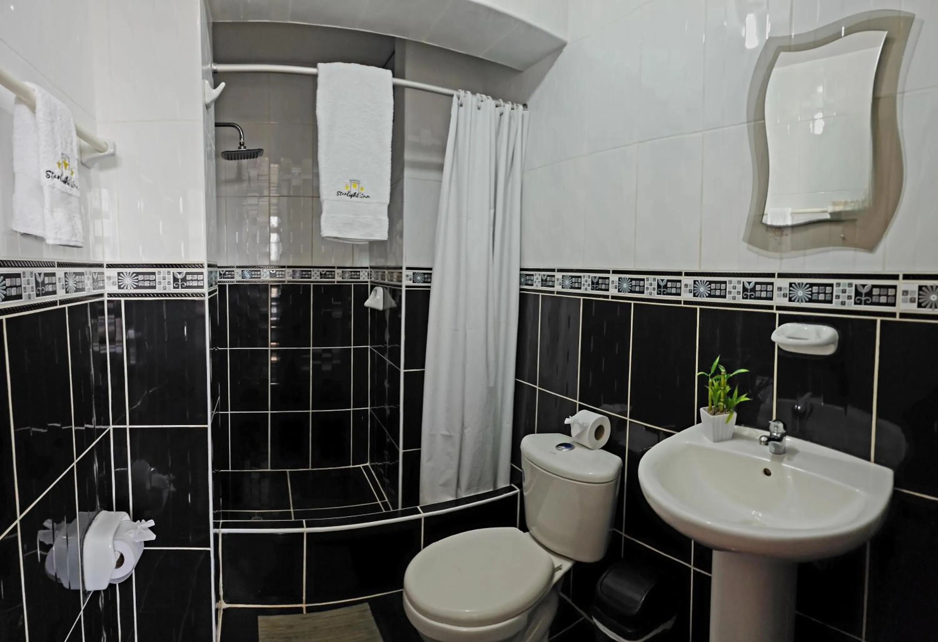 Bathroom in Starlight Inn