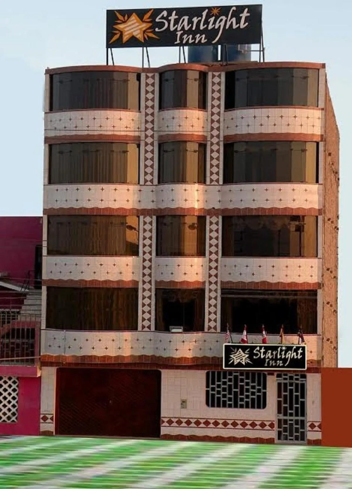 Facade/entrance in Starlight Inn