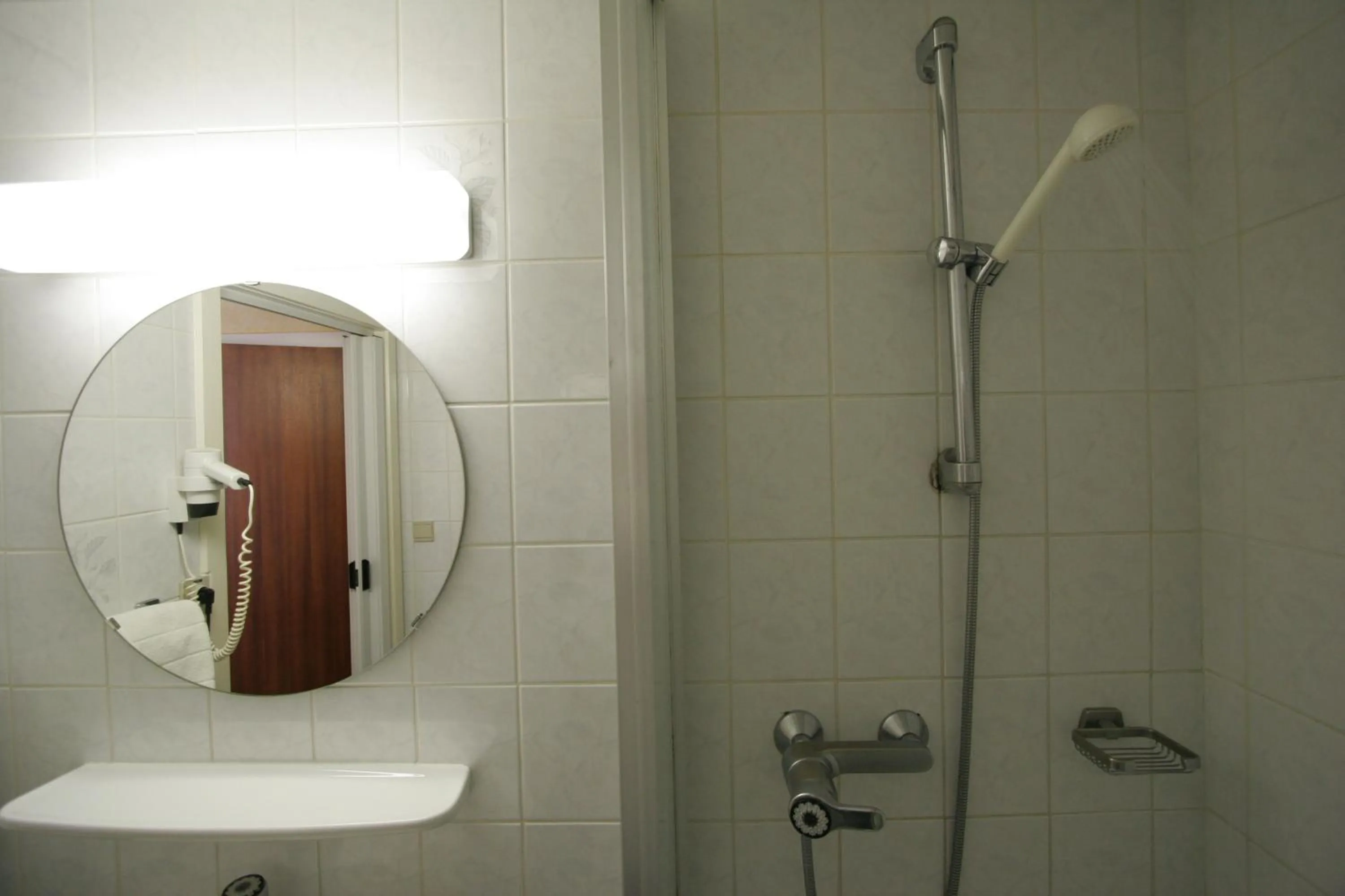 Shower in Hotel Cajou