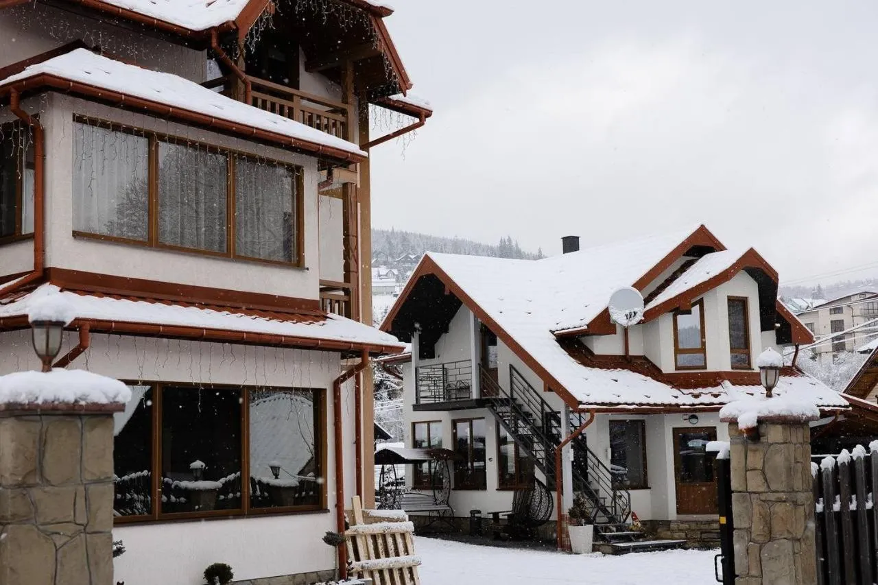 Property building in Zatyshok nad Prutom