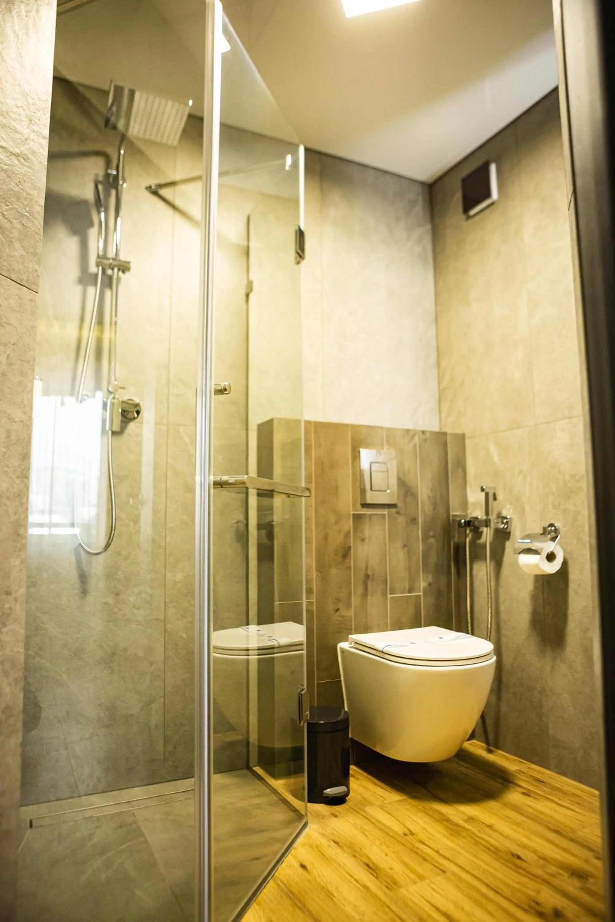 Shower in Zatyshok nad Prutom