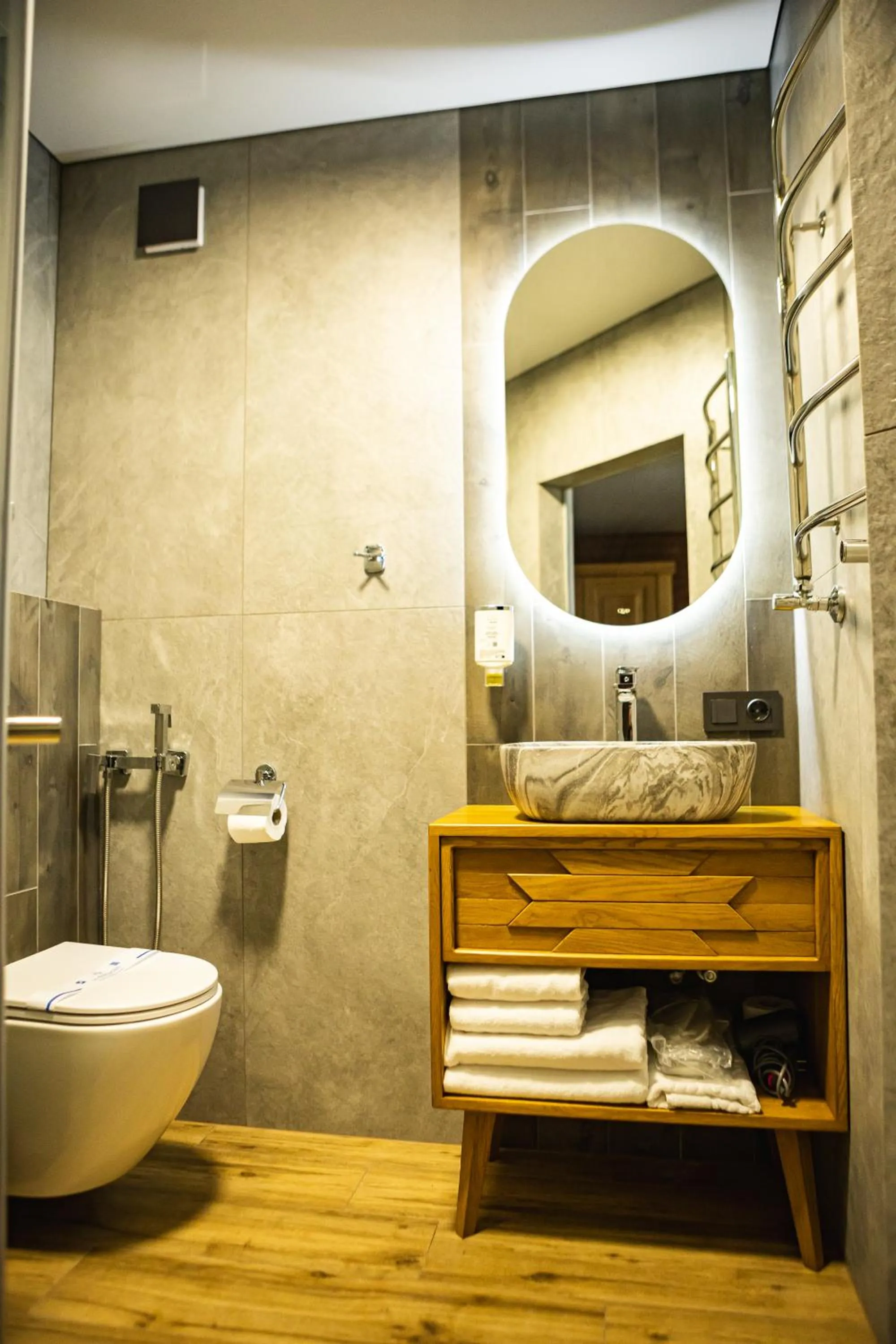 Shower in Zatyshok nad Prutom