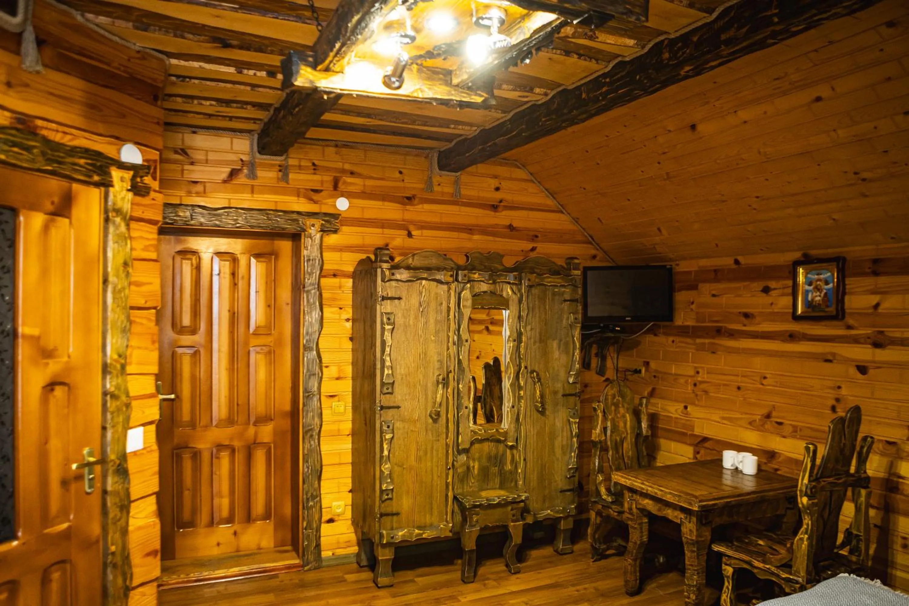 Property building in Zatyshok nad Prutom