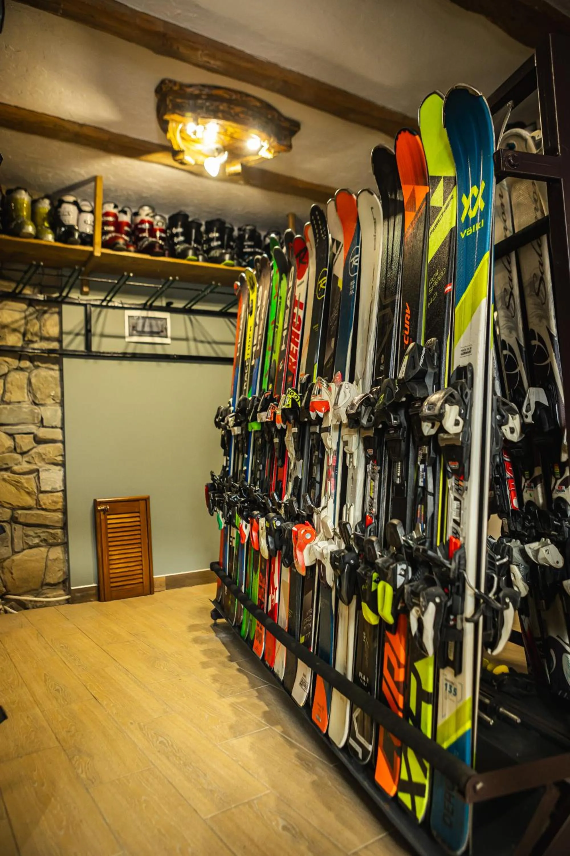 Property building in Zatyshok nad Prutom