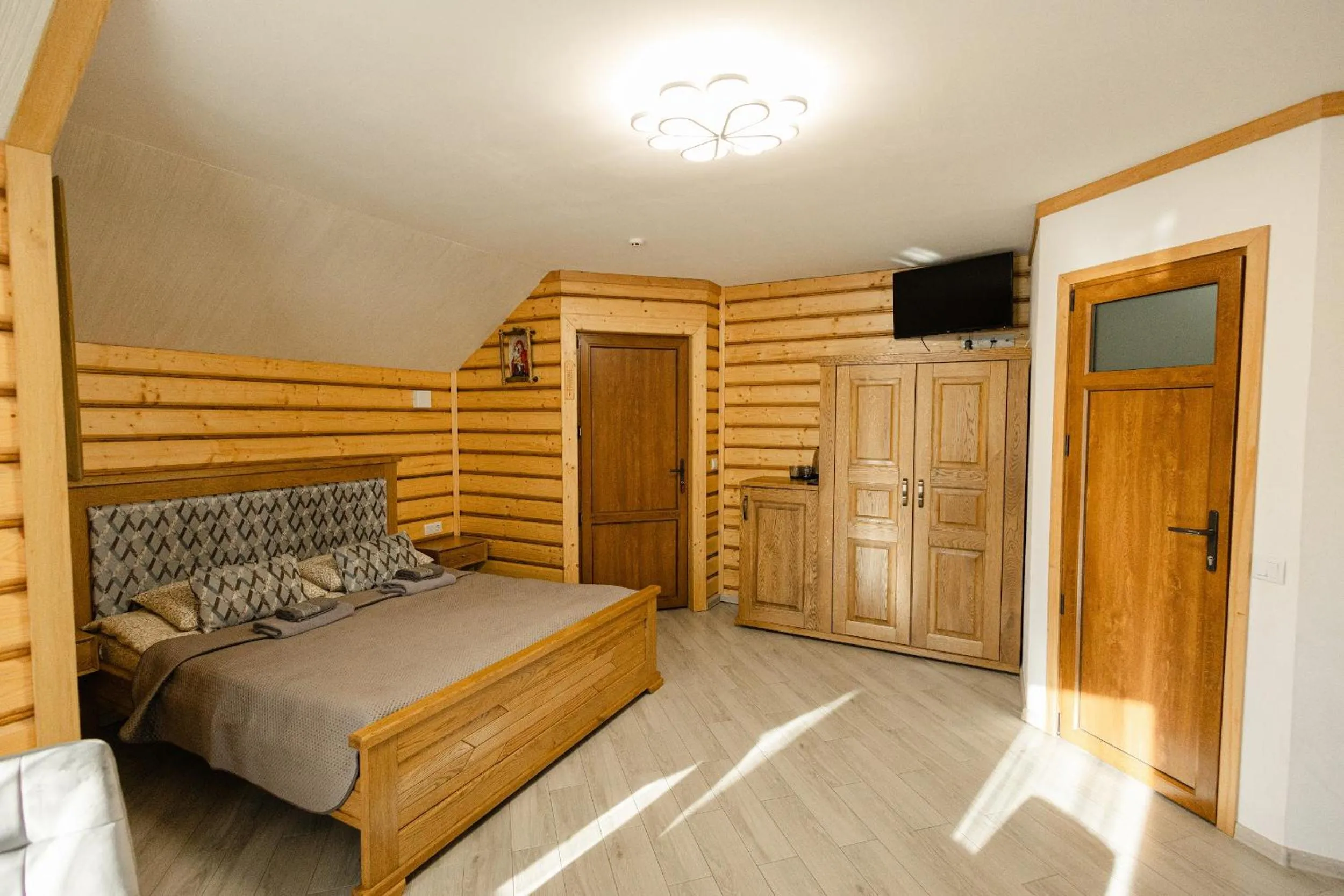 Property building, Bed in Zatyshok nad Prutom