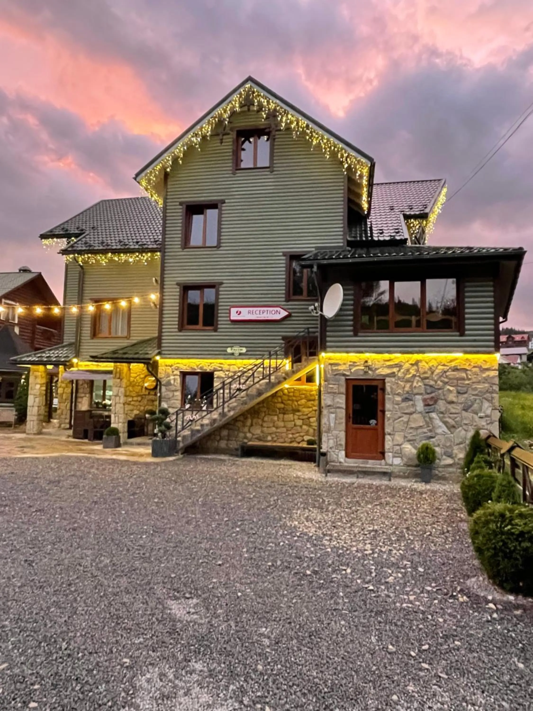 Property building in Zatyshok nad Prutom