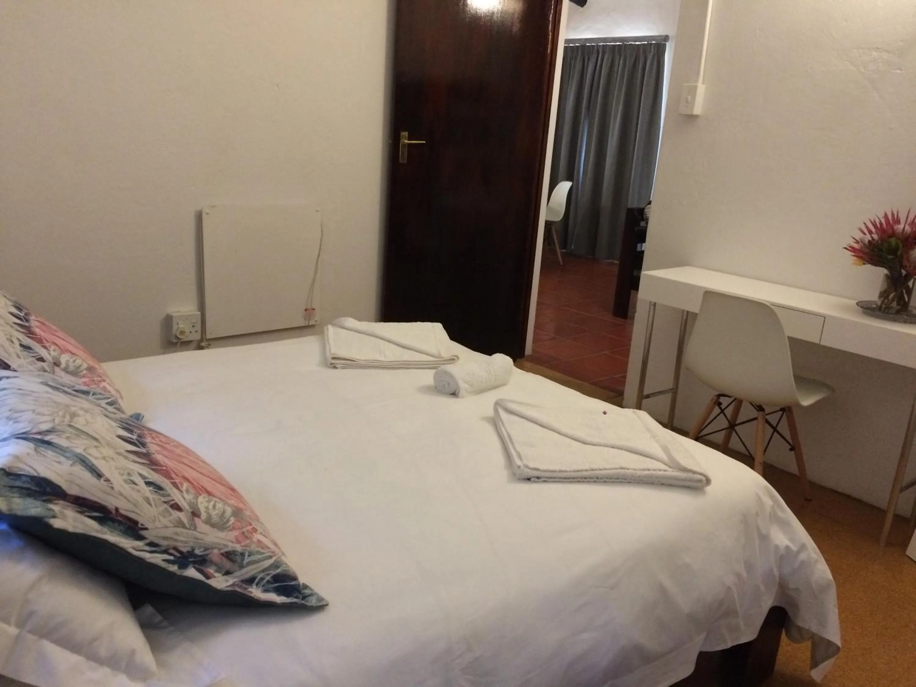 Bedroom, Bed in Fraaigelegen Farm - Home of ADHARA EVOO