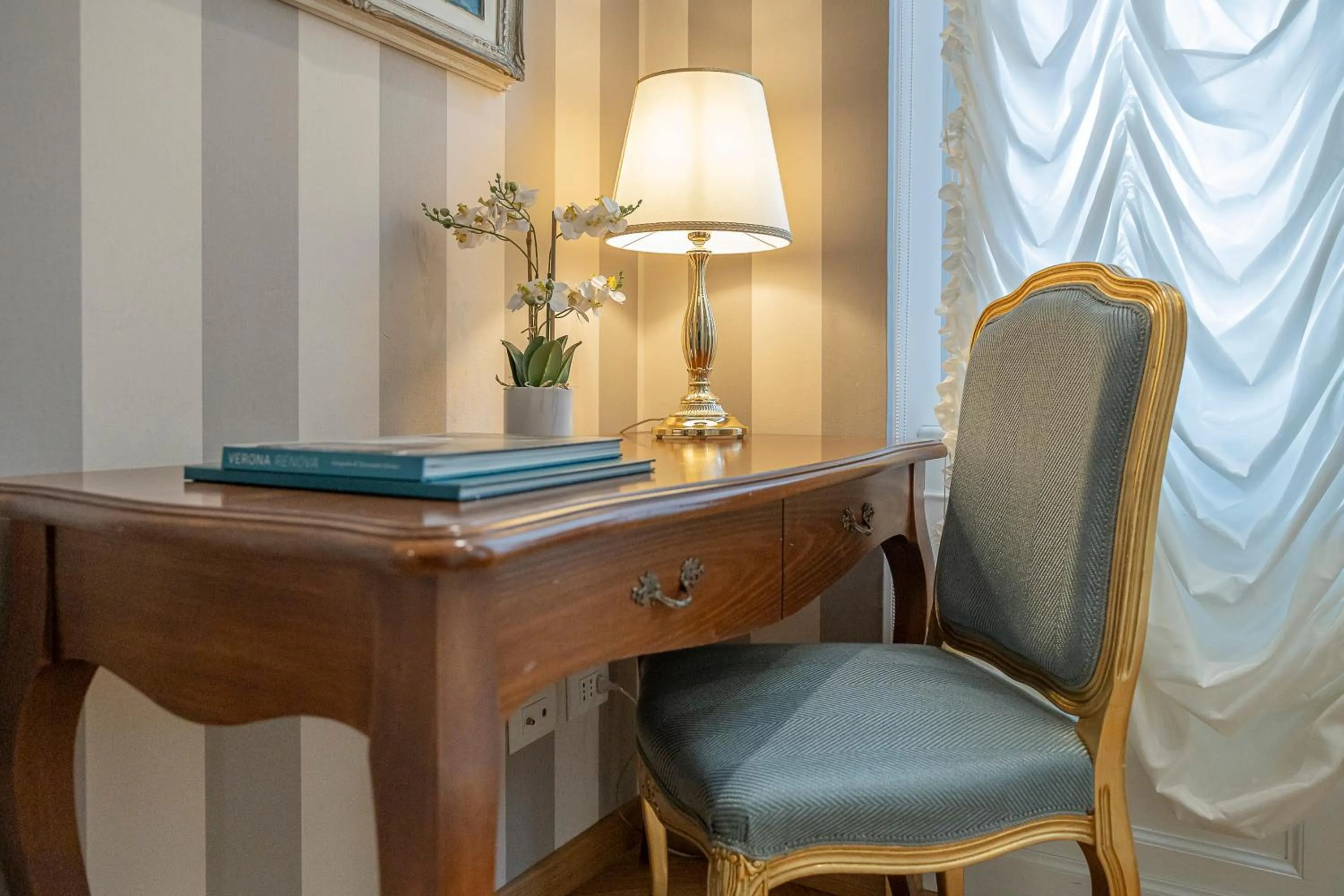 Seating area in Palazzo Monga Boutique Guesthouse