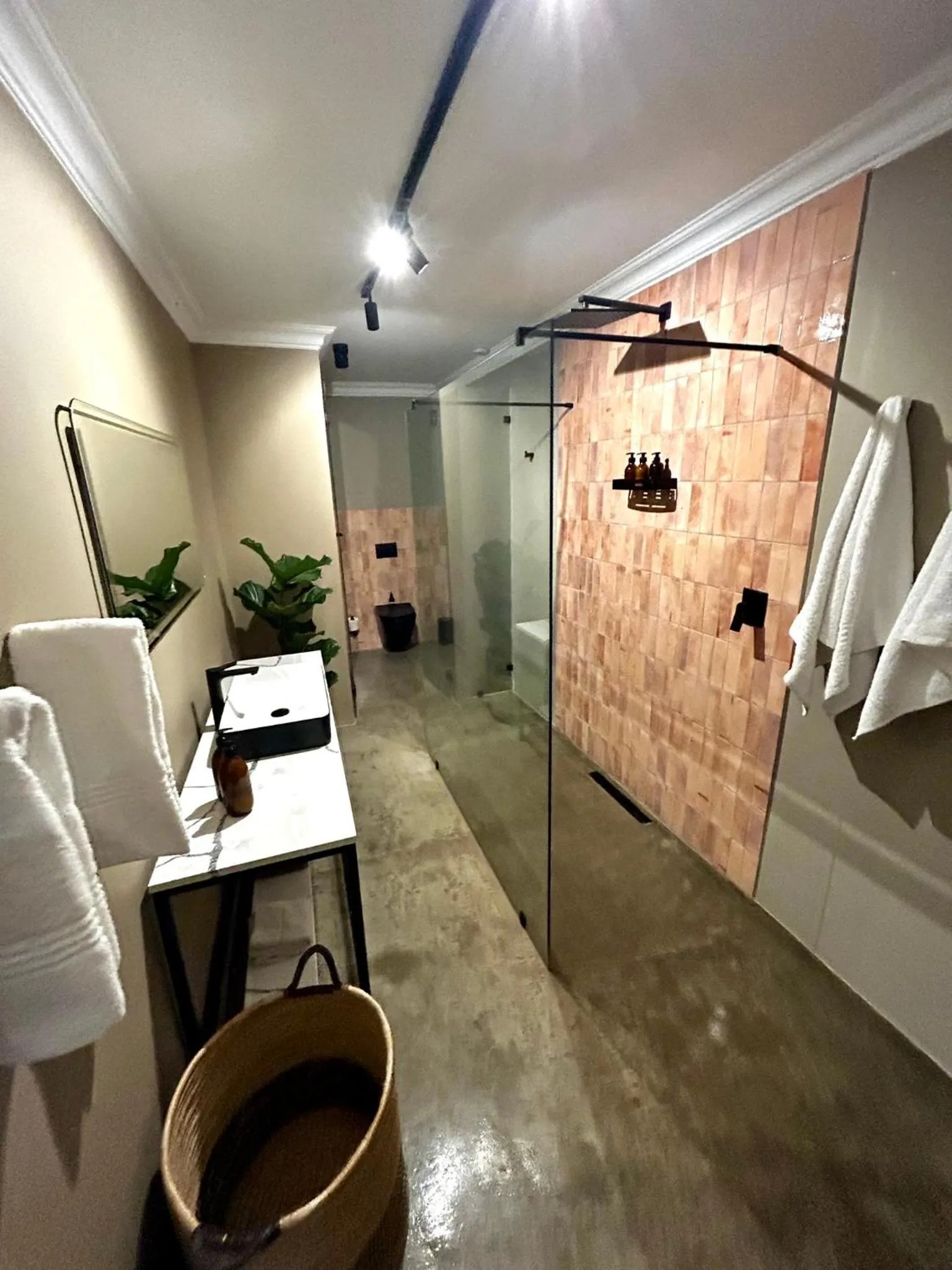 Bathroom in Addo Elephant Safari Lodge - Bellevue Forest Reserve