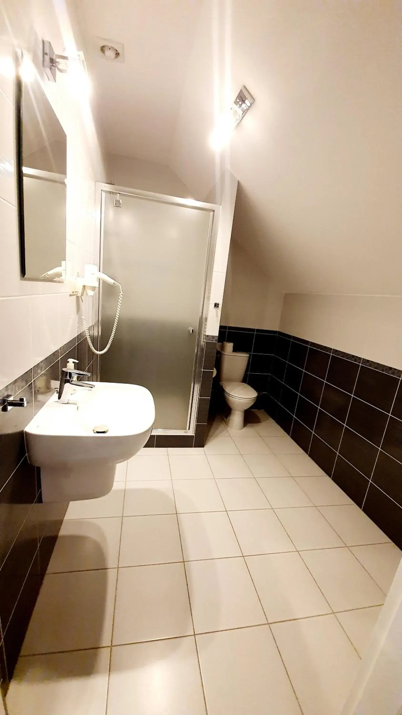 Triple Room with Private External Bathroom in BTHouse, Pokoje Gościnne Triple Room with Private External Bathroom in BTHouse, Pokoje Gościnne