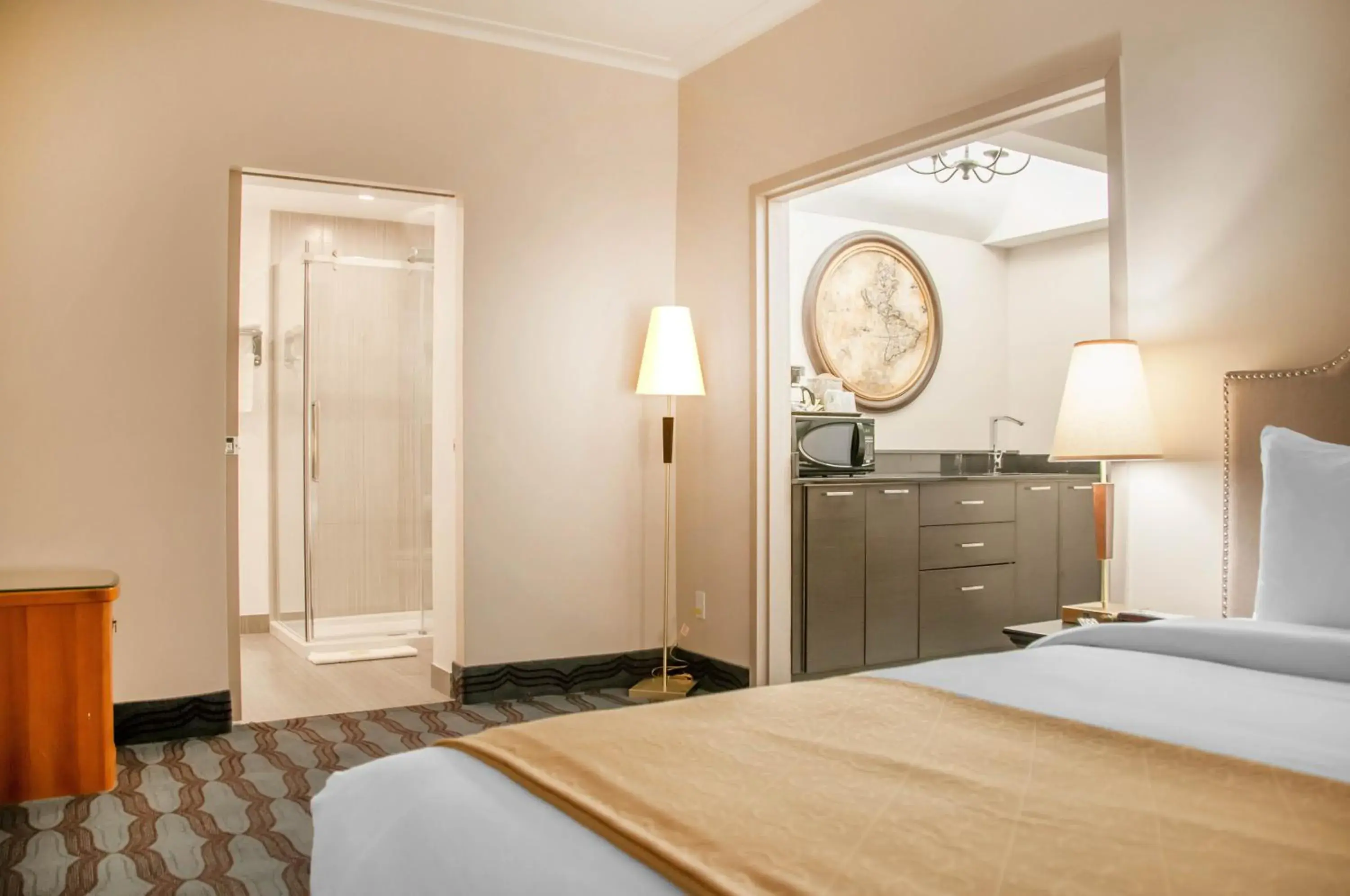 Bed in Empire Suites Bed in Empire Suites