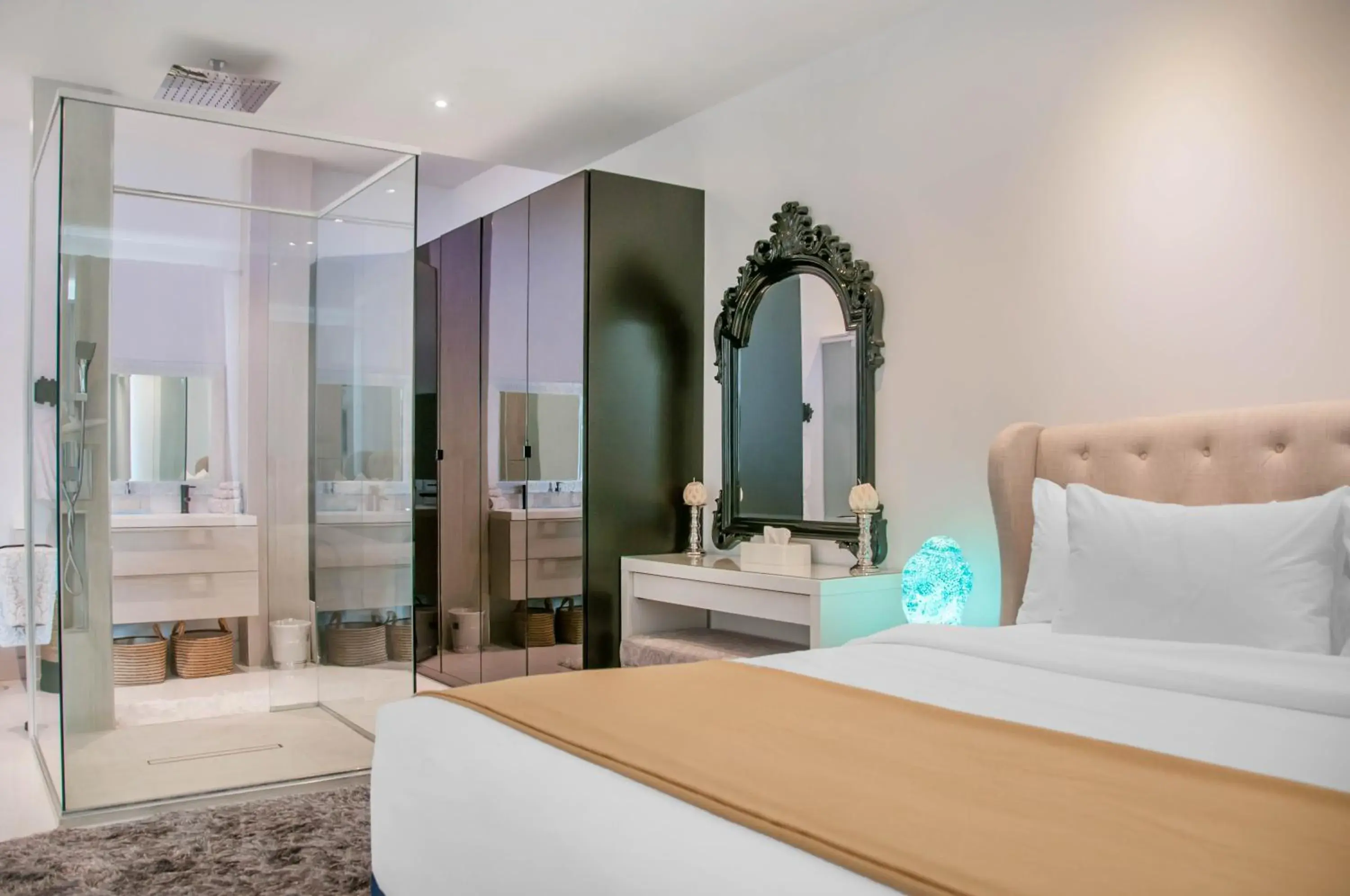 Bedroom, Bed in Empire Suites Bedroom, Bed in Empire Suites