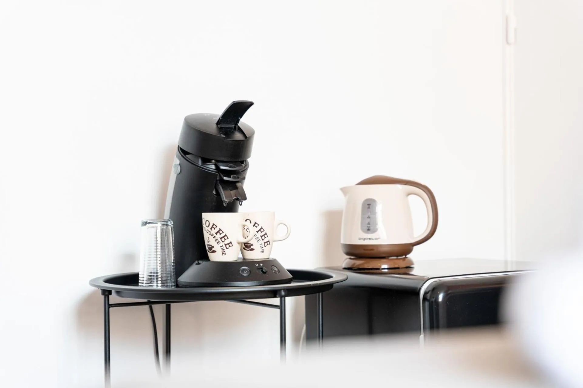 Coffee/tea facilities in The Chocolate Suites