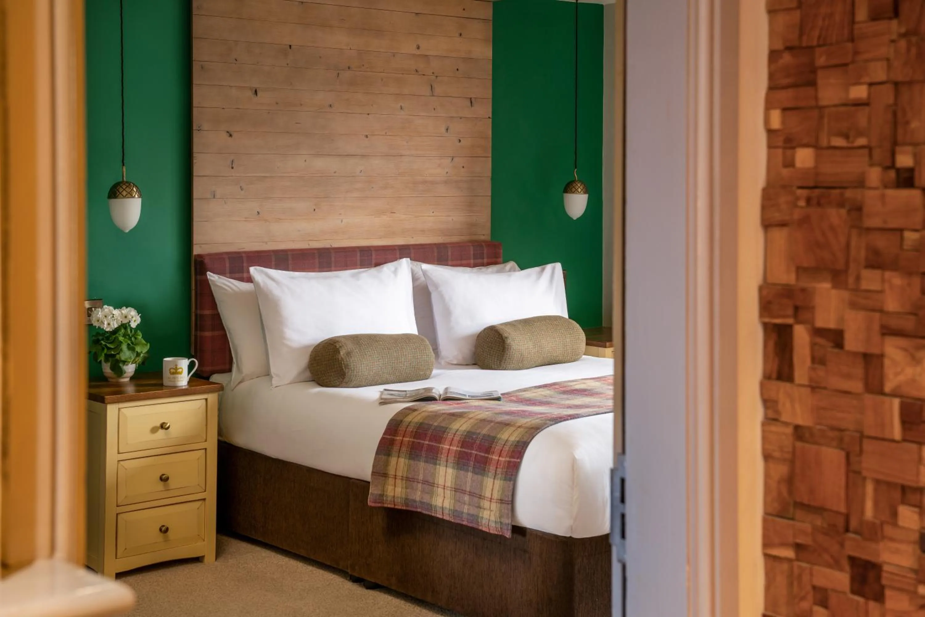 Bedroom, Bed in The Crown Inn Pooley Bridge