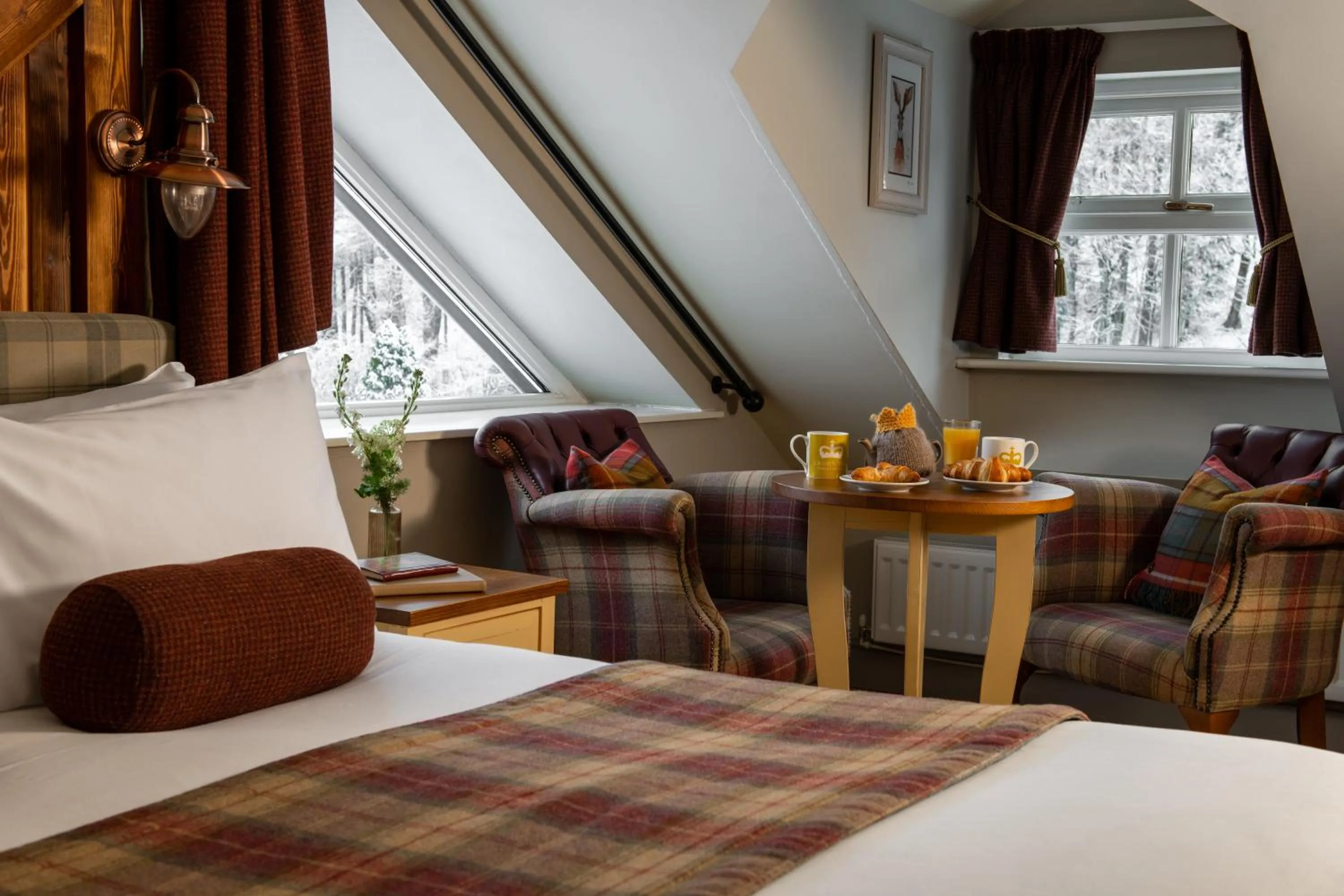 Bedroom, Bed in The Crown Inn Pooley Bridge