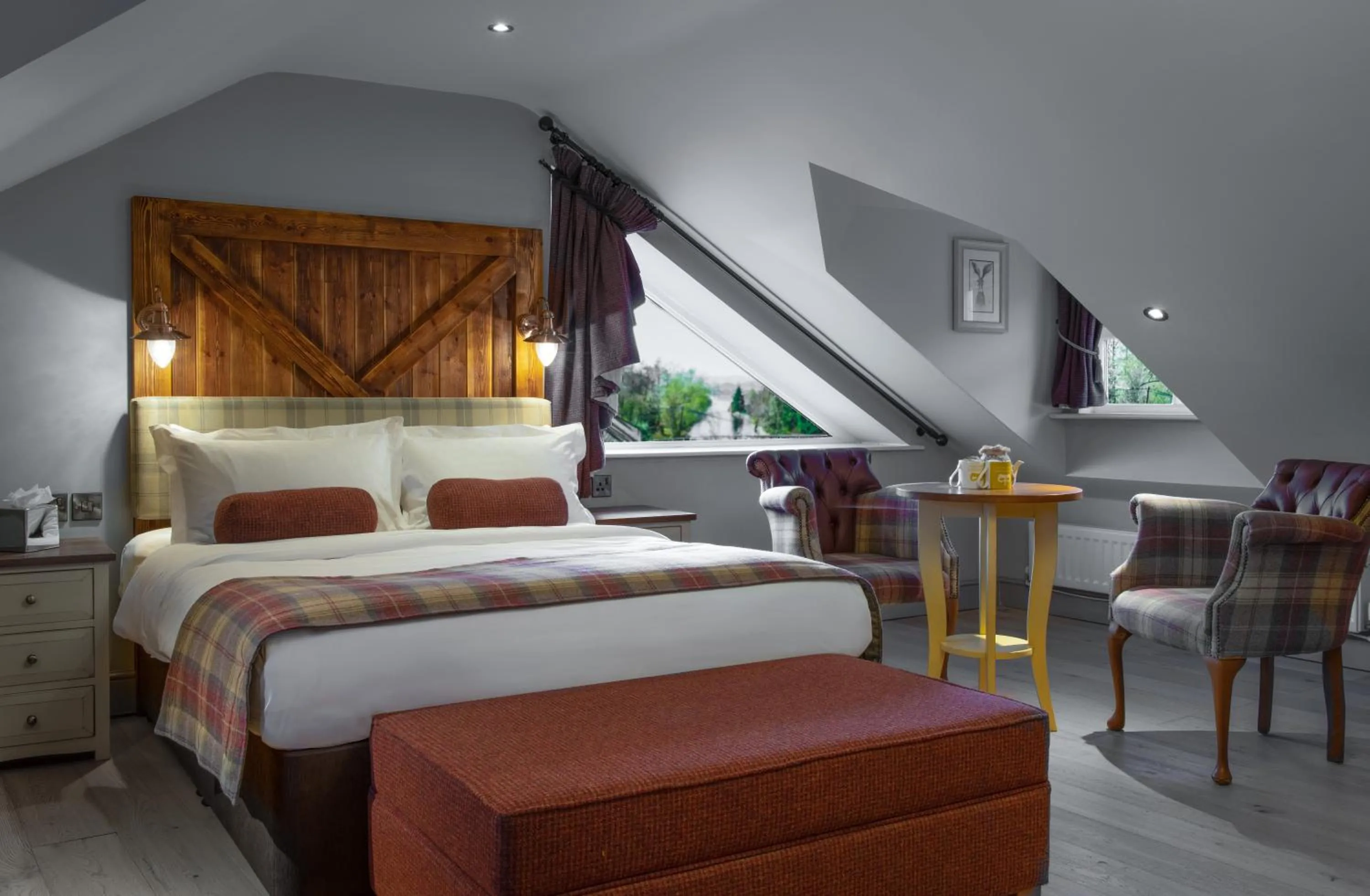 Bedroom, Bed in The Crown Inn Pooley Bridge