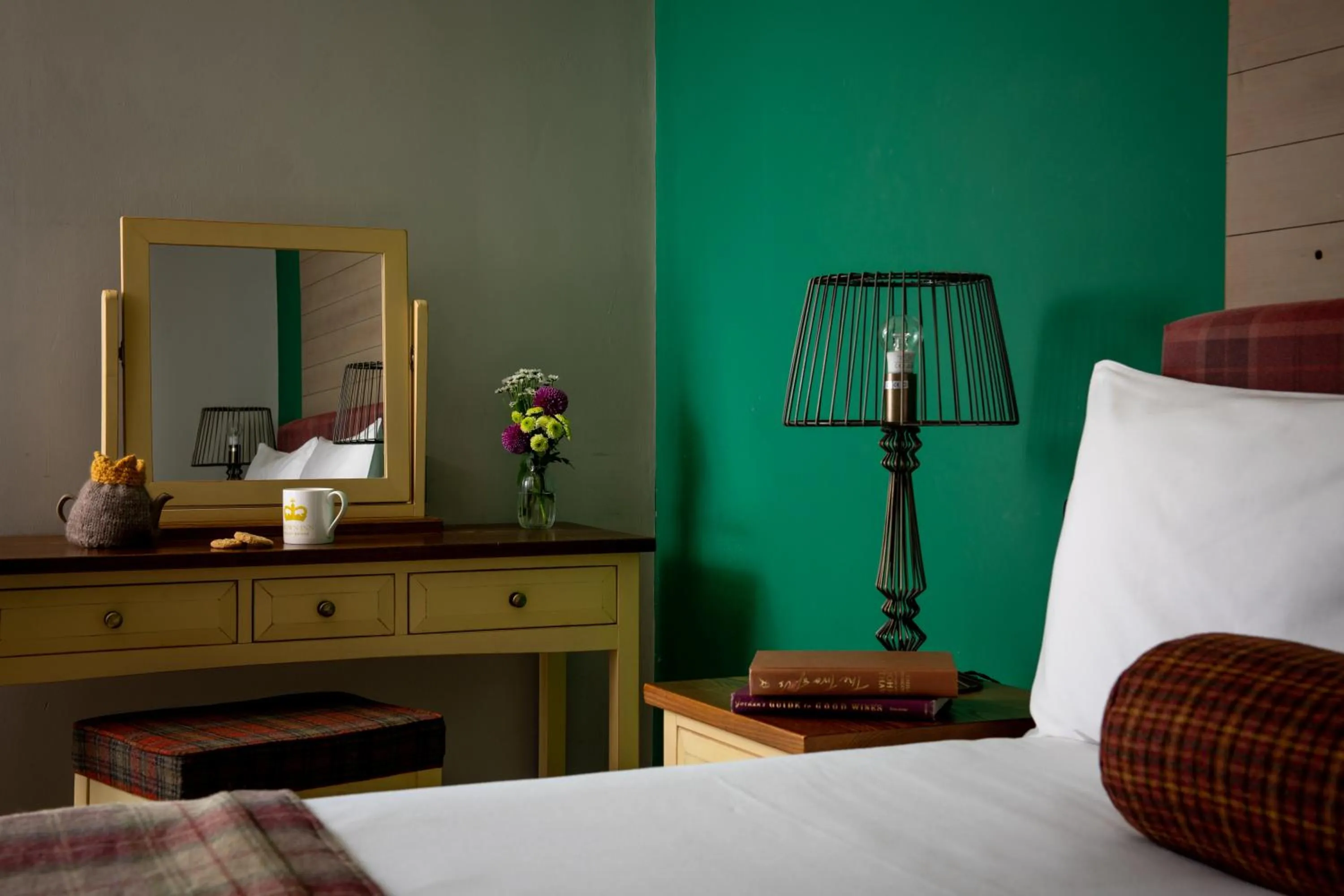 Bedroom, Bed in The Crown Inn Pooley Bridge