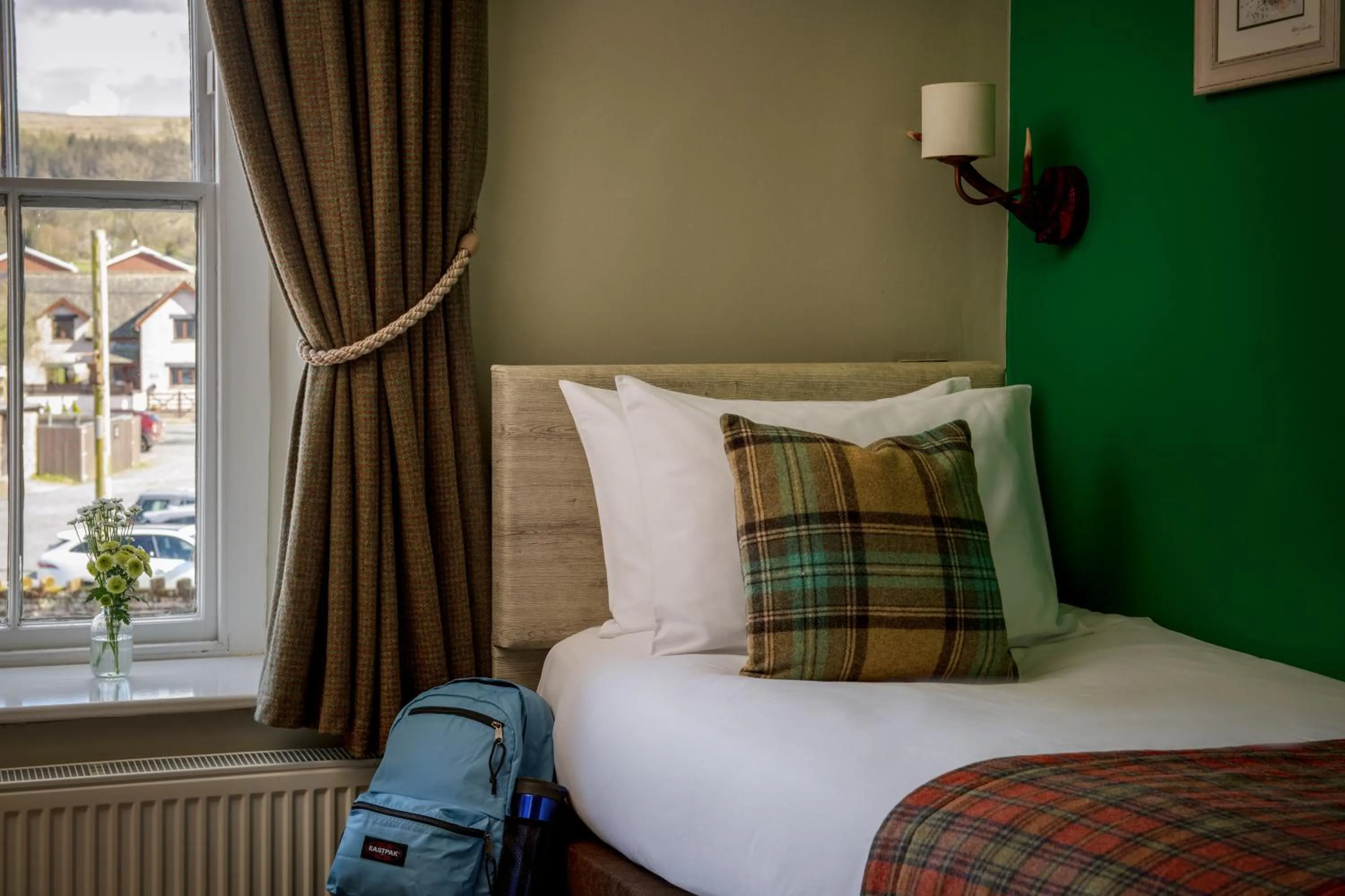 Bedroom, Bed in The Crown Inn Pooley Bridge