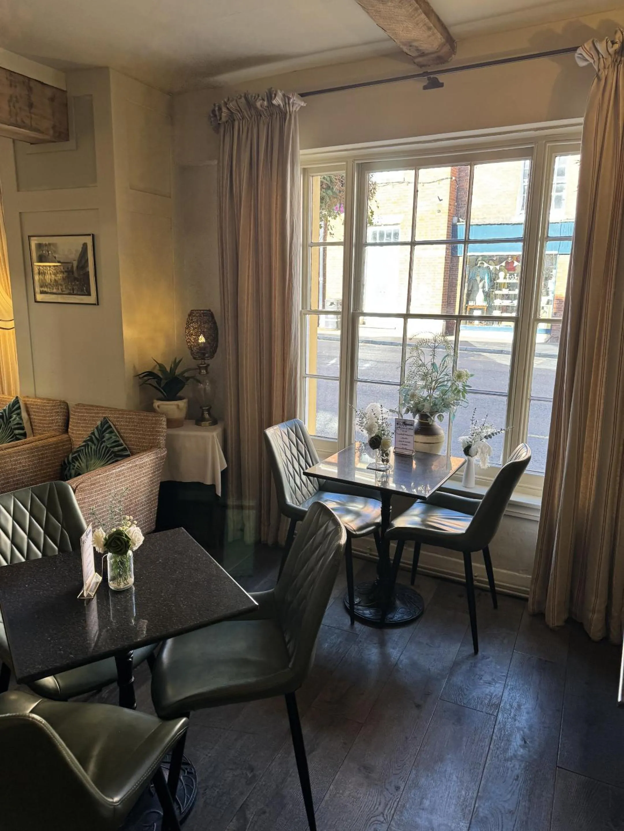 Lounge or bar in The White Lion Hotel