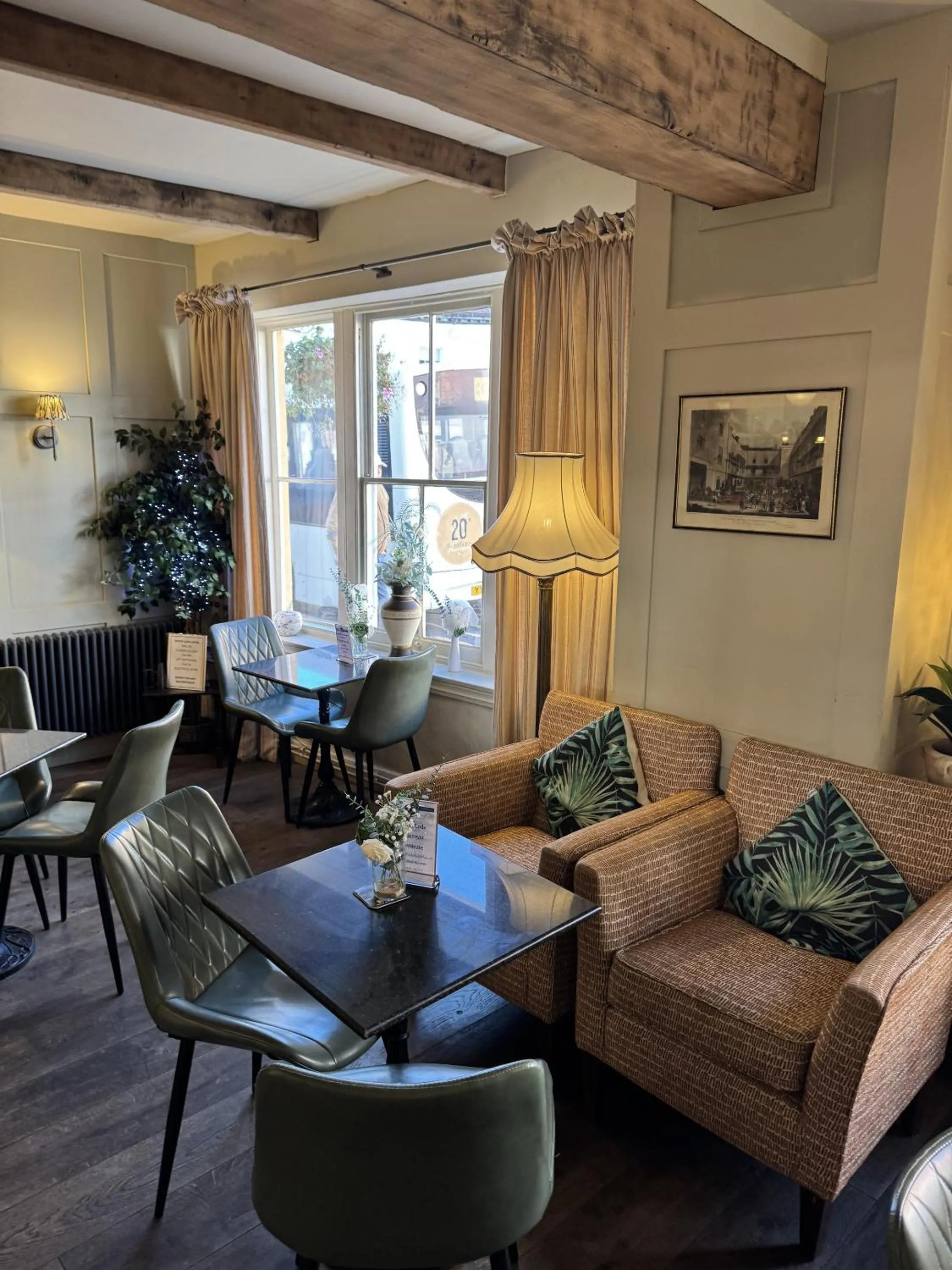 Lounge or bar in The White Lion Hotel