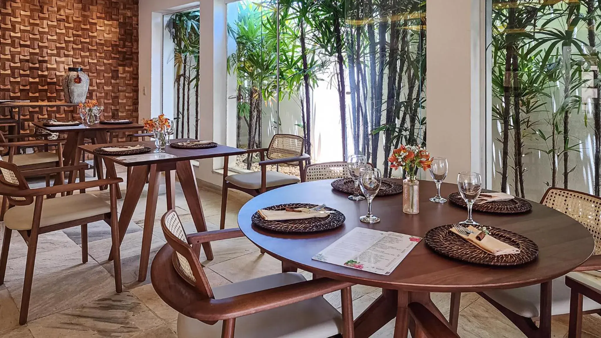 Restaurant/places to eat in Villa Raphael Restaurant/places to eat in Villa Raphael