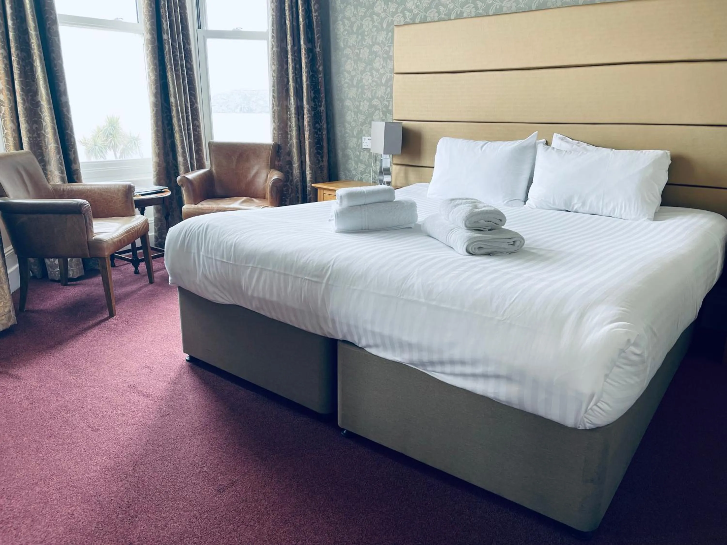 Shower, Bed in Merrion Hotel