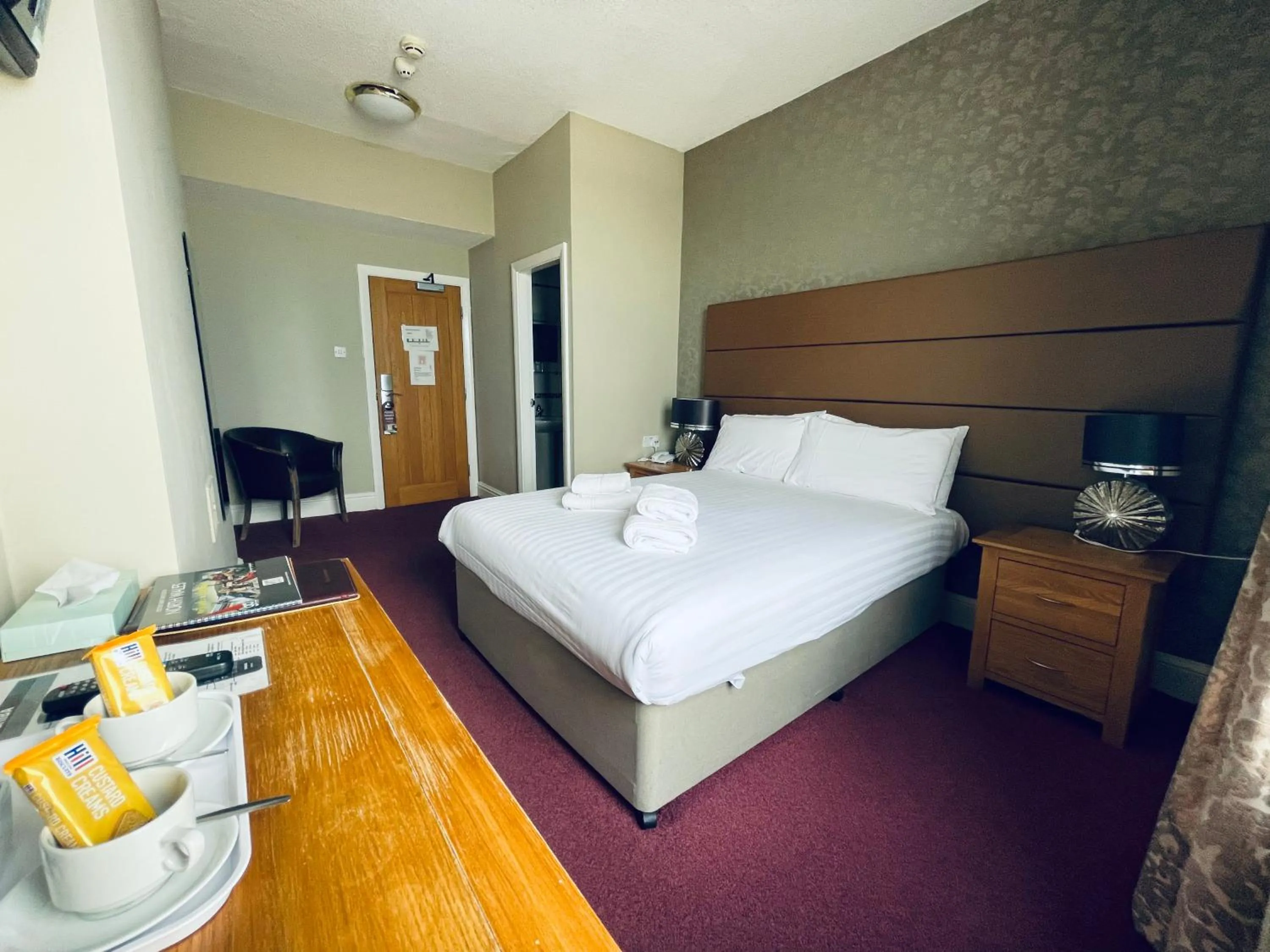 Photo of the whole room, Bed in Merrion Hotel