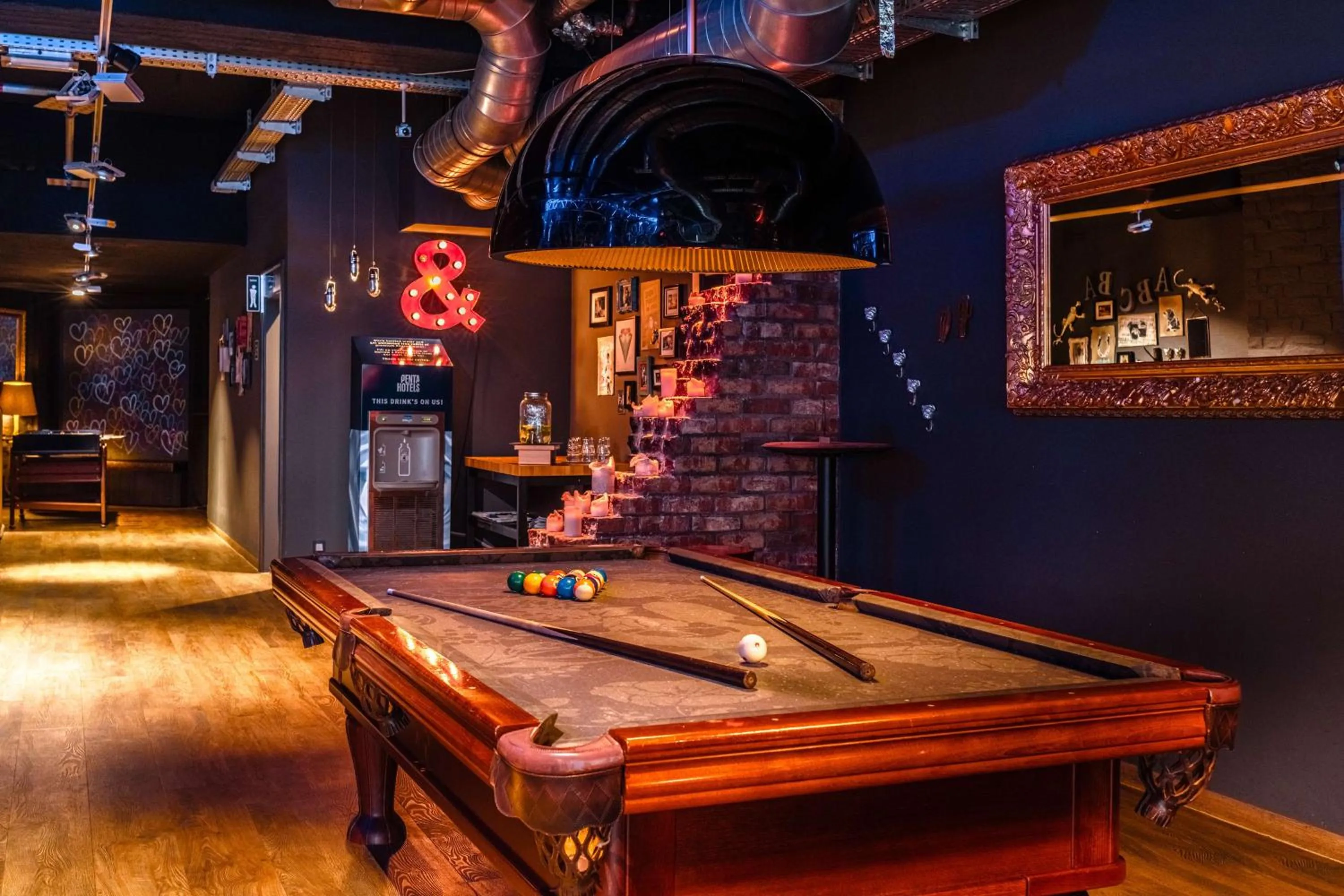 Lounge or bar in pentahotel Liège