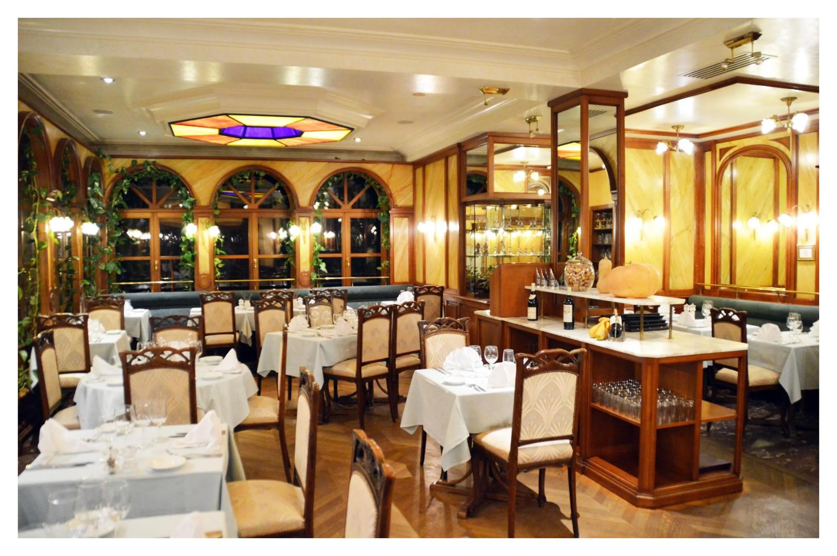 Restaurant/places to eat in Hotel du Roy