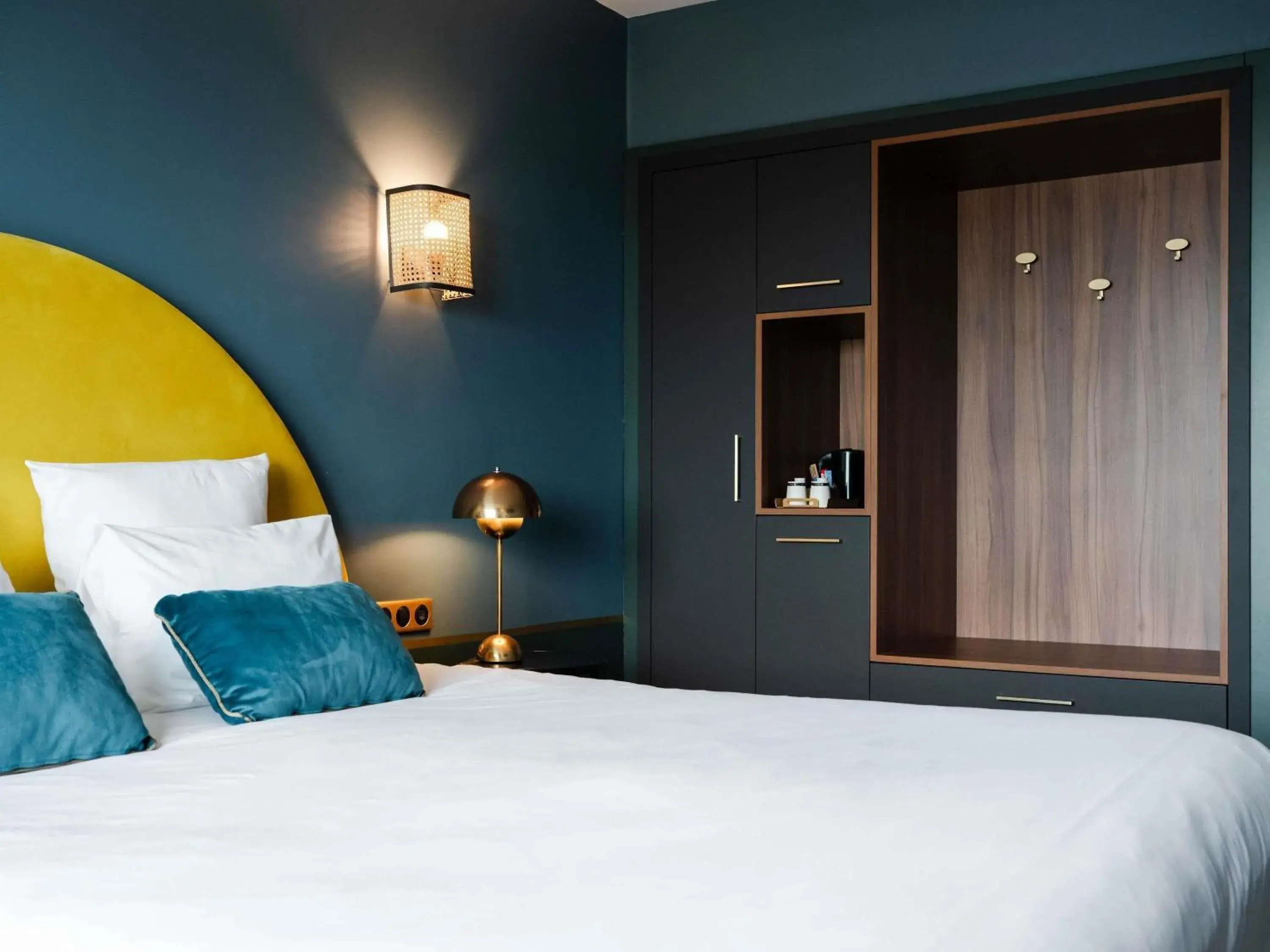 Bedroom, Bed in Hotel Mercure Roscoff Bord De Mer Bedroom, Bed in Hotel Mercure Roscoff Bord De Mer