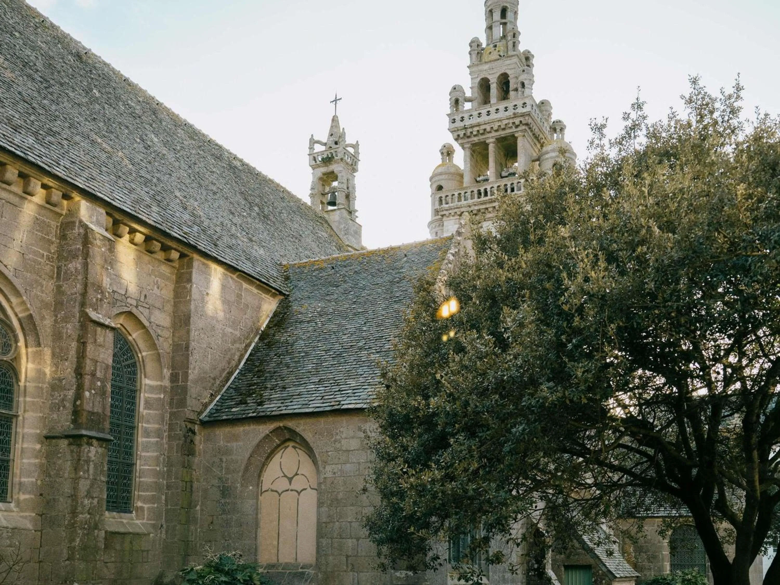 Property building in Hotel Mercure Roscoff Bord De Mer