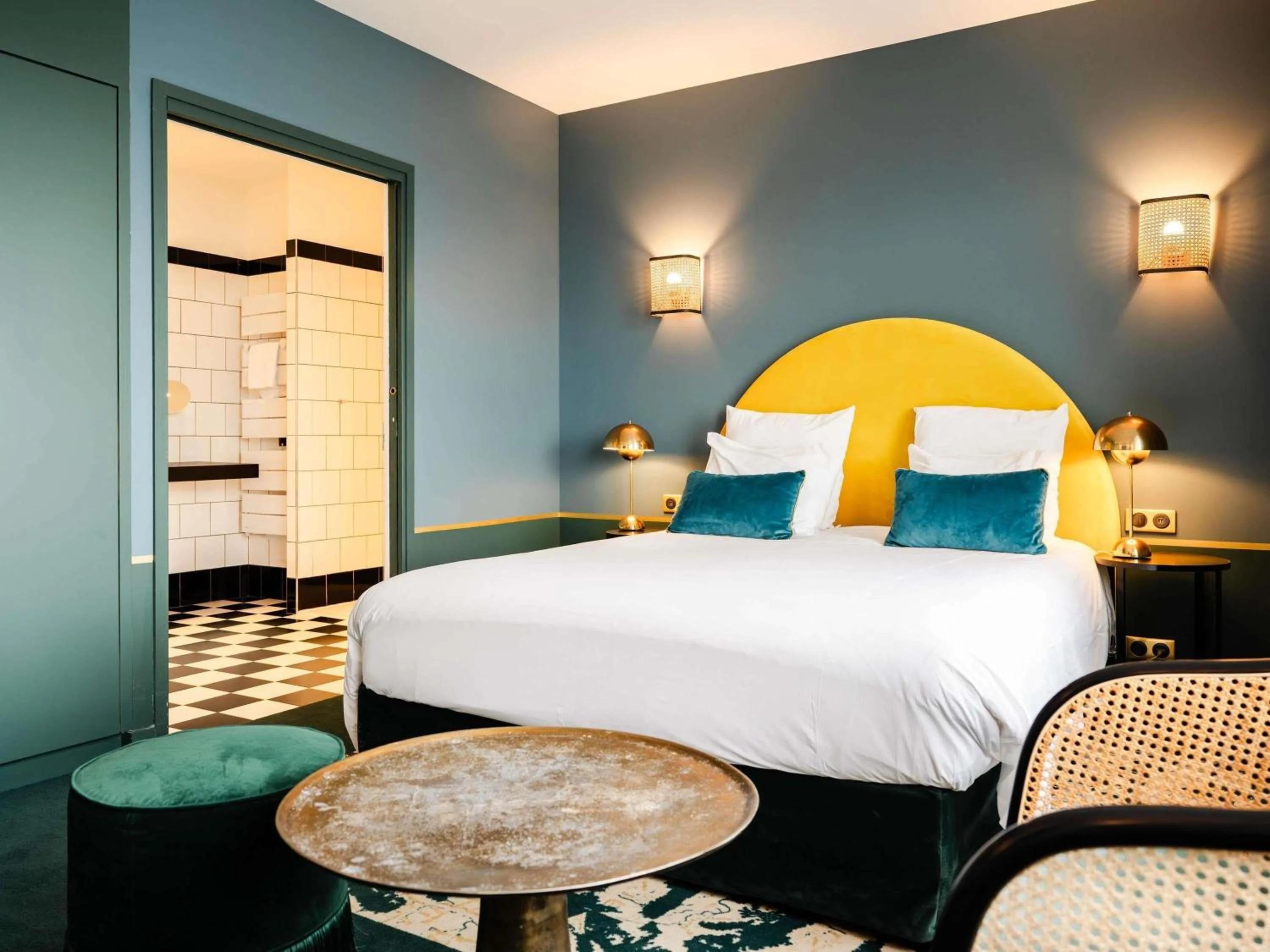 Bedroom, Bed in Hotel Mercure Roscoff Bord De Mer