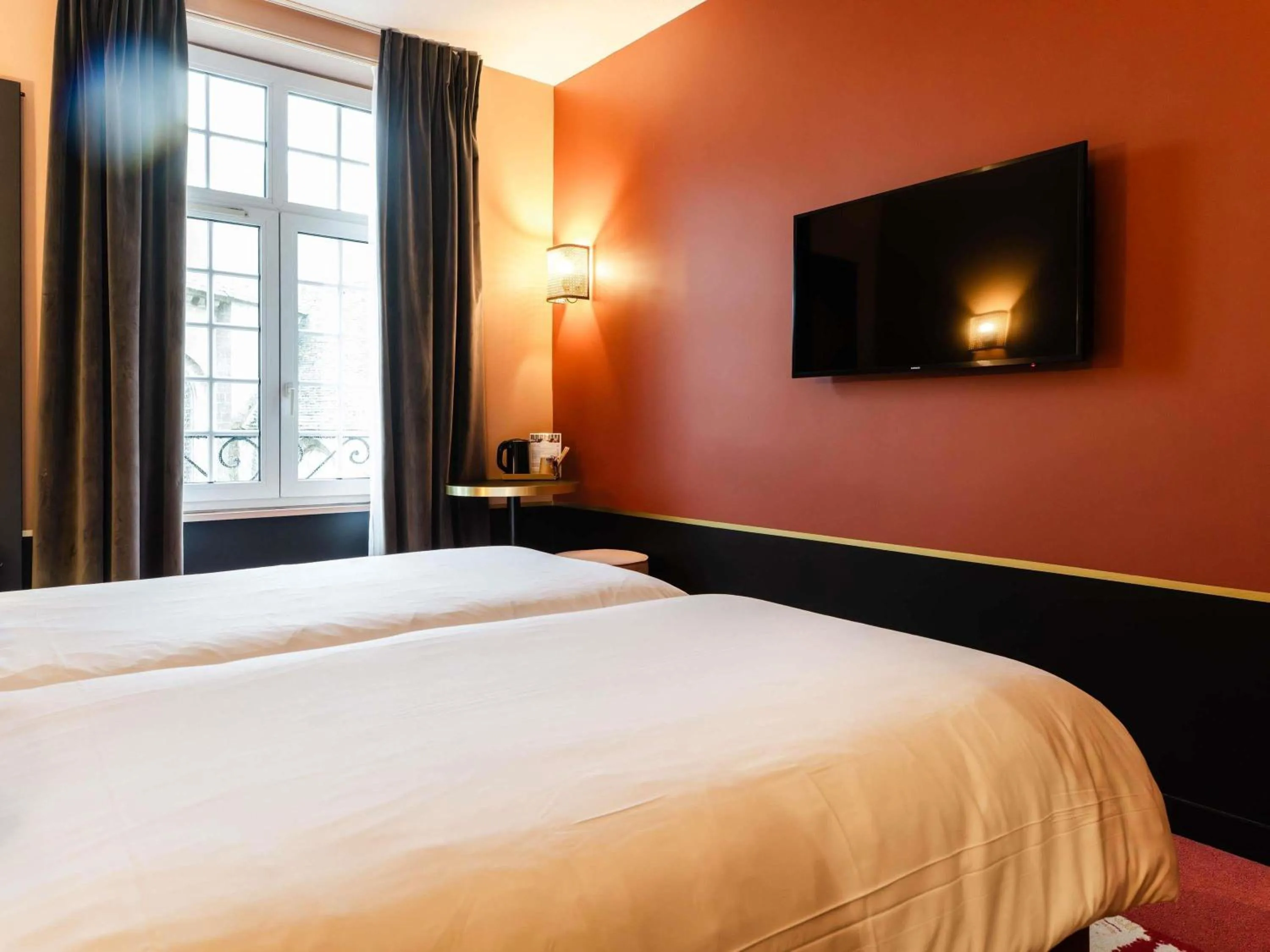 Bedroom, Bed in Hotel Mercure Roscoff Bord De Mer