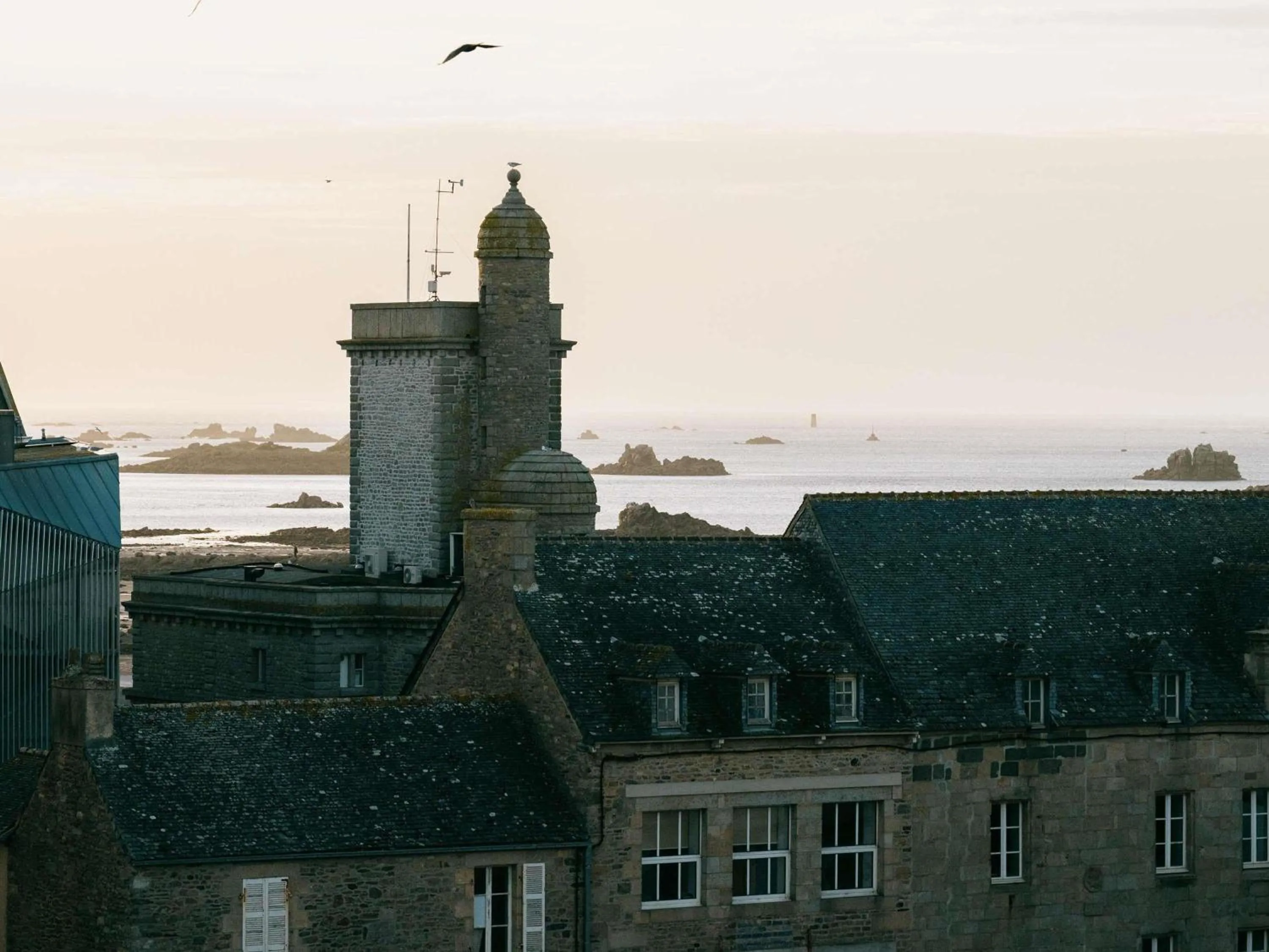 Bedroom in Hotel Mercure Roscoff Bord De Mer