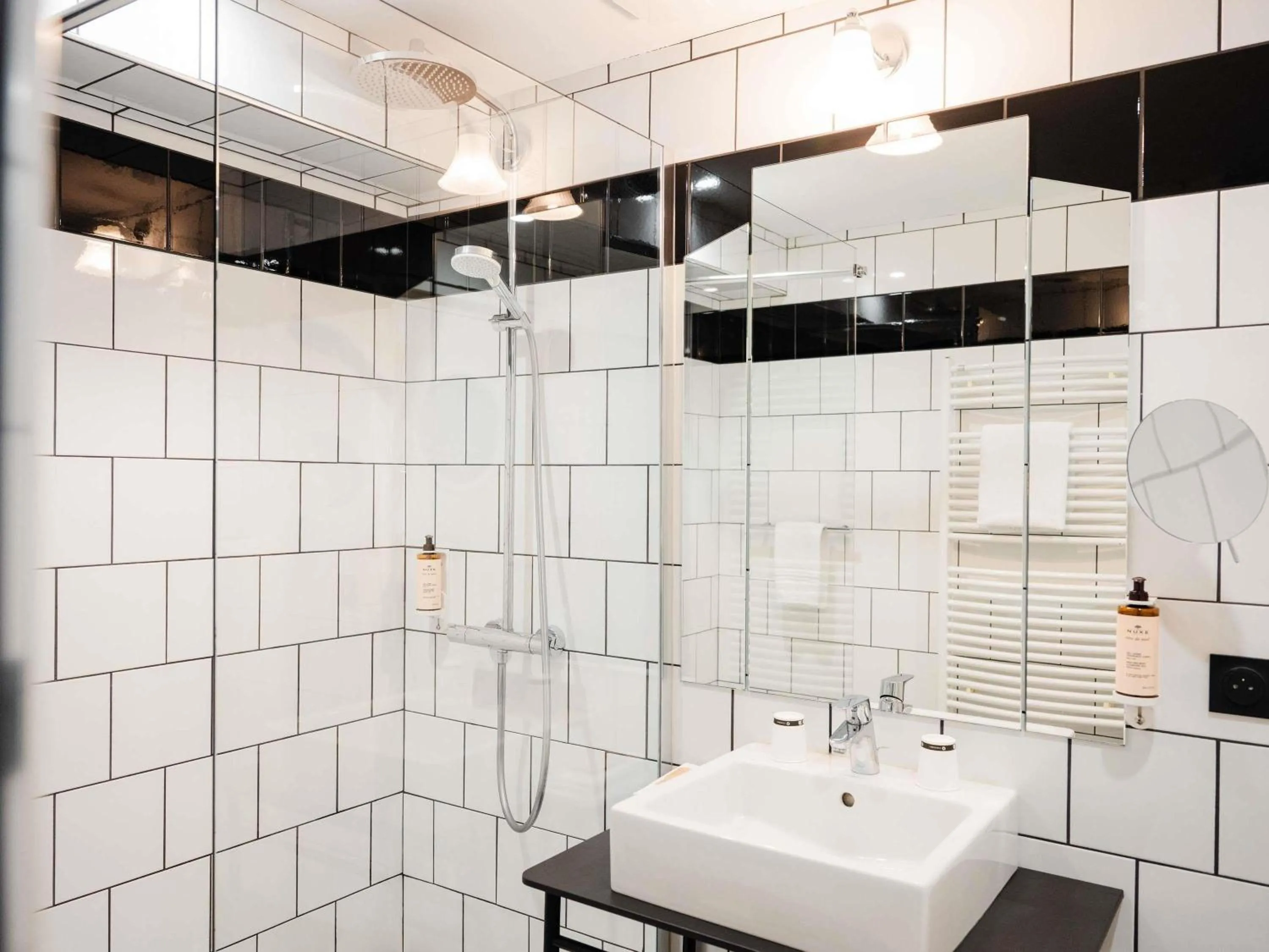 Bedroom in Hotel Mercure Roscoff Bord De Mer