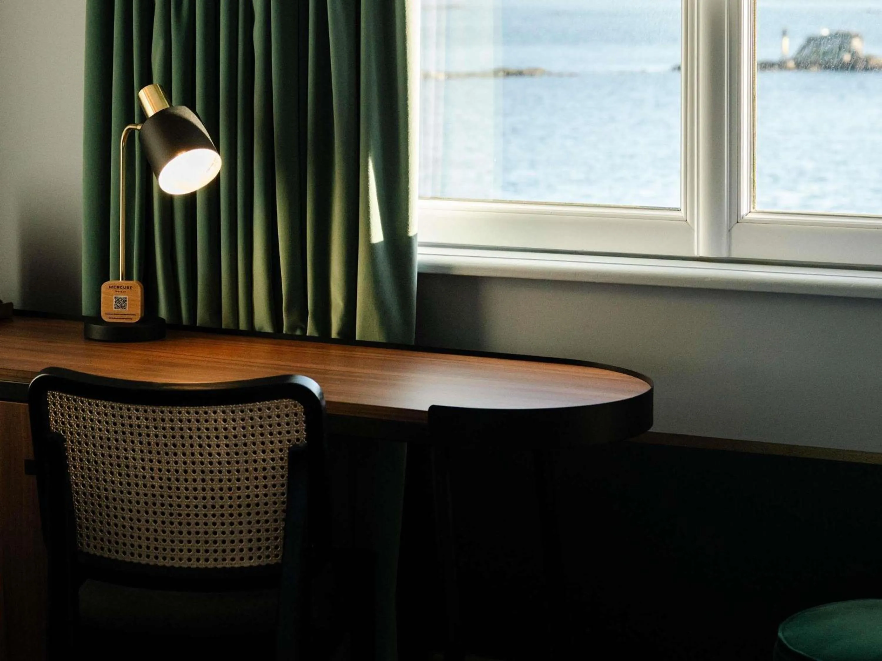 Bedroom in Hotel Mercure Roscoff Bord De Mer