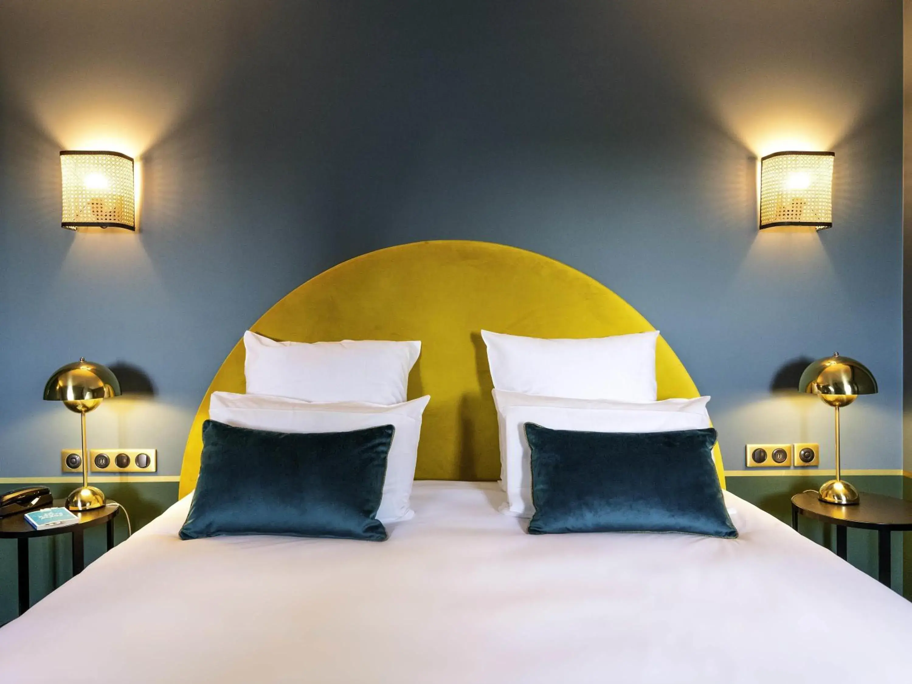 Bedroom, Bed in Hotel Mercure Roscoff Bord De Mer Bedroom, Bed in Hotel Mercure Roscoff Bord De Mer